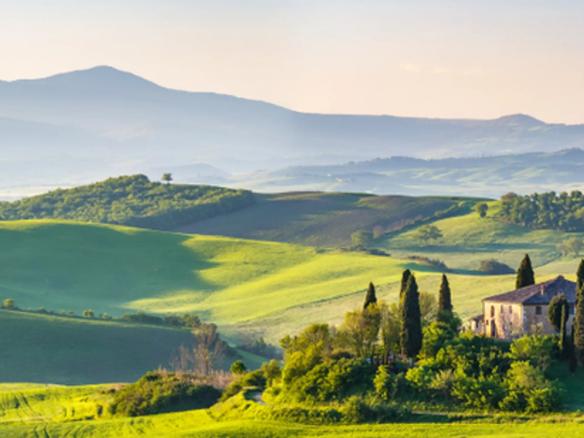 Storslåede landskaber venter på landet i Toscana.