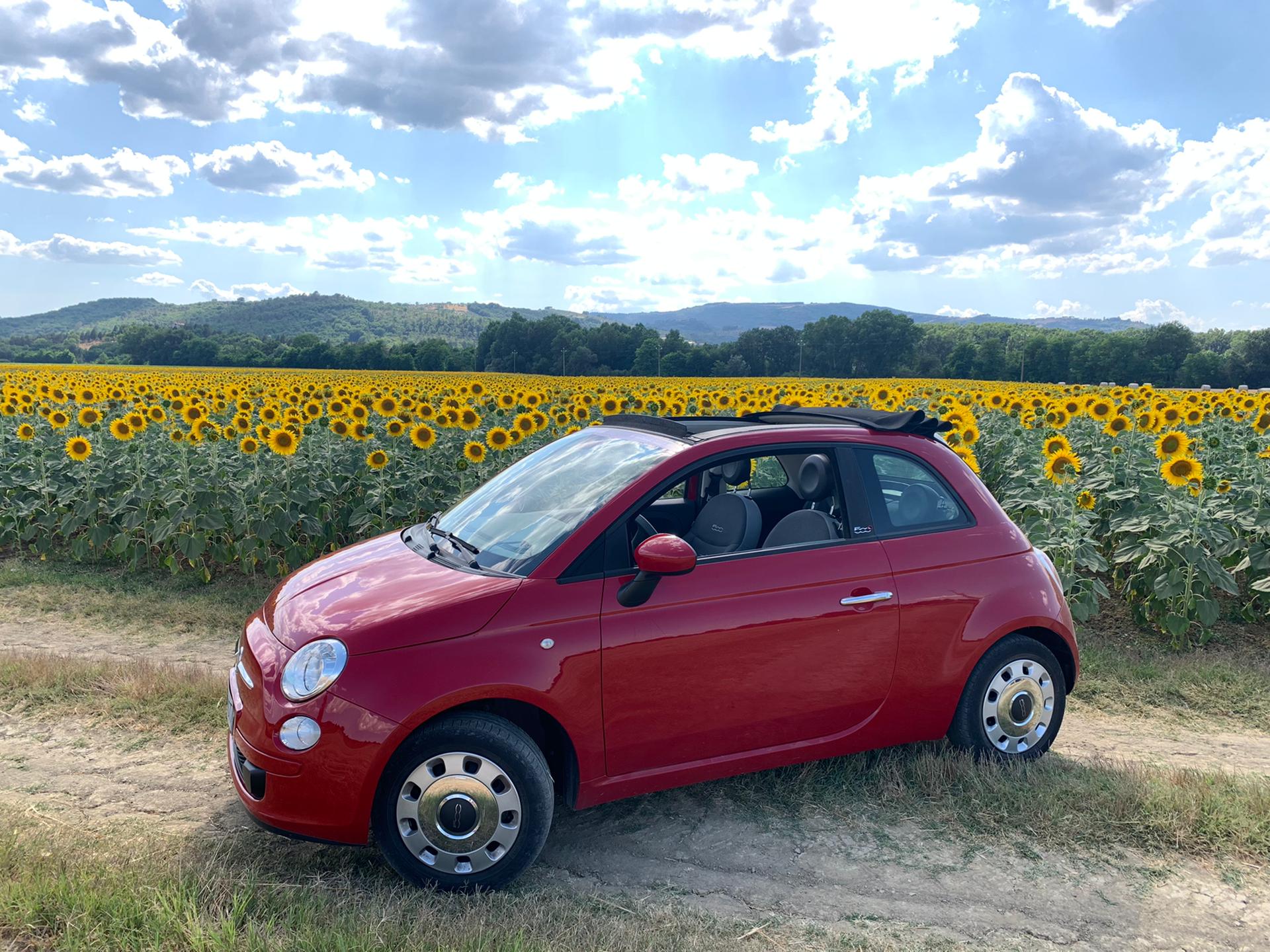 En Fiat 500 er det det perfekte køretøj på Toscanas smalle landeveje.