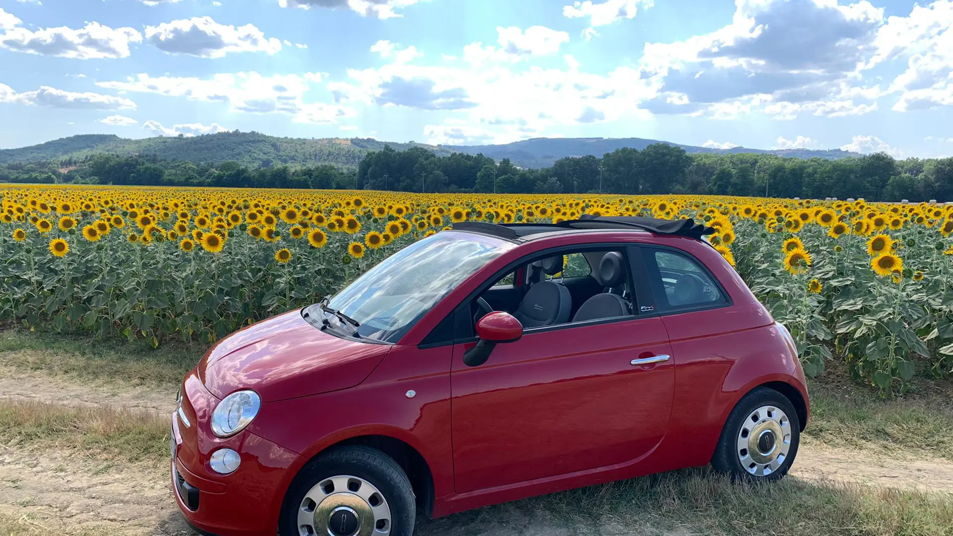 En Fiat 500 er det det perfekte køretøj på Toscanas smalle landeveje.