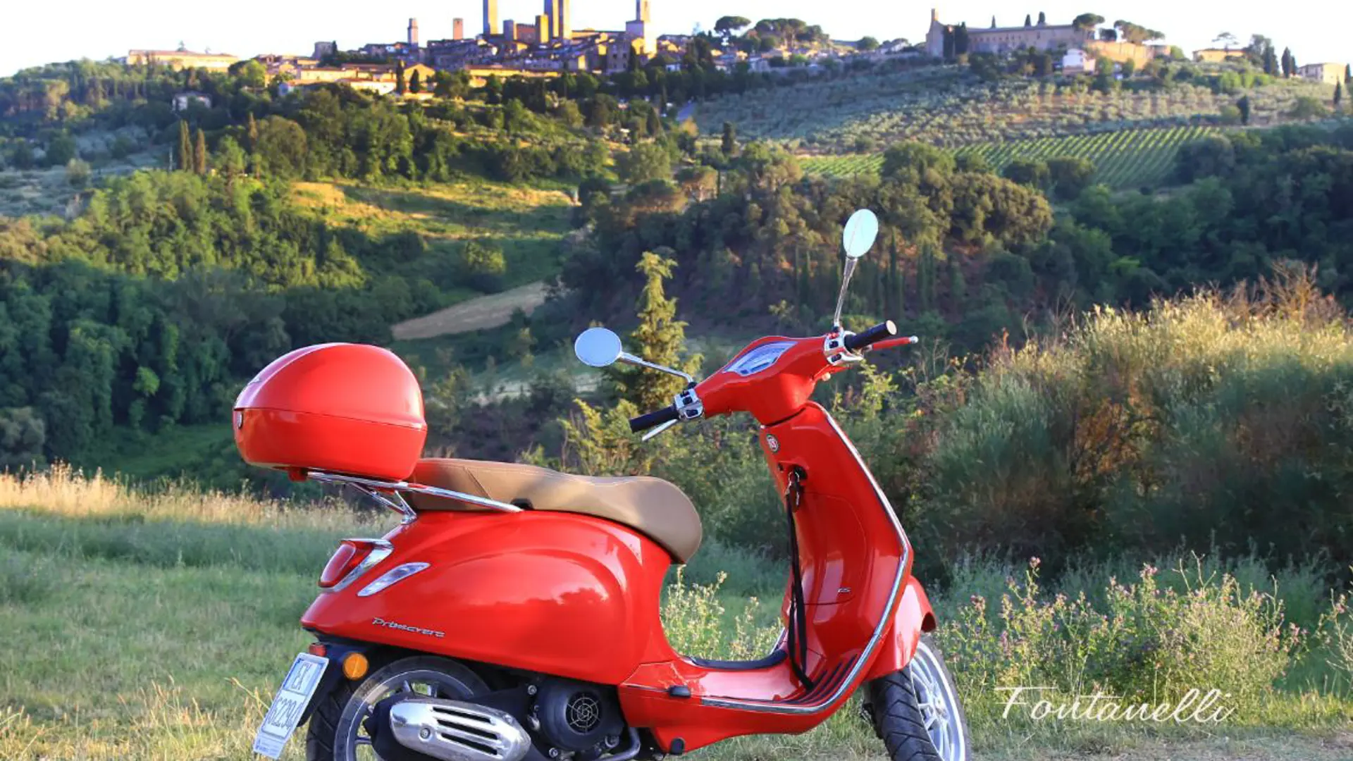 Vespa A San Gimignano Light