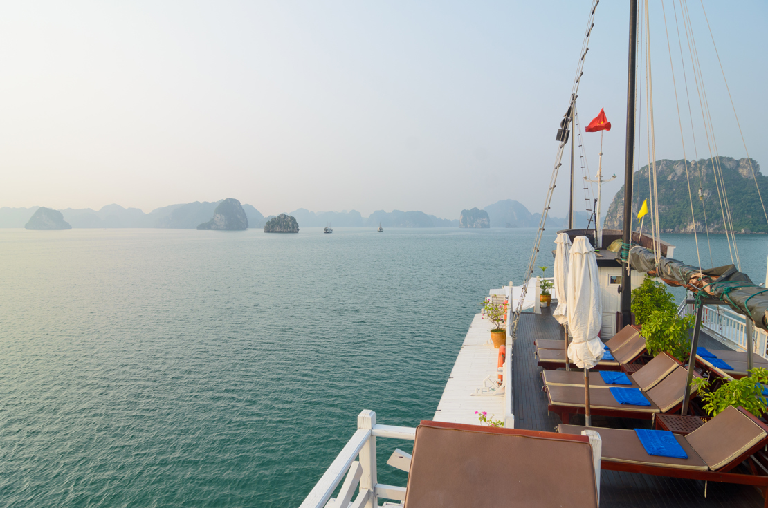 shutterstock_299074148 Beautiful view from sundeck of tourist junks in Ha Long bay. Ha Long bay (Vietnam)..jpg