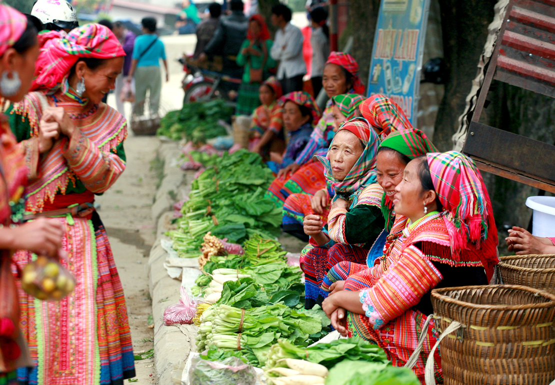 DONG VAN - På rejsen "Det ukendte Nordvietnam" besøger I markederne i Dong Van og Meo Vac. Markederne er både livliglige, farverige og folkelige, Check Point Travel