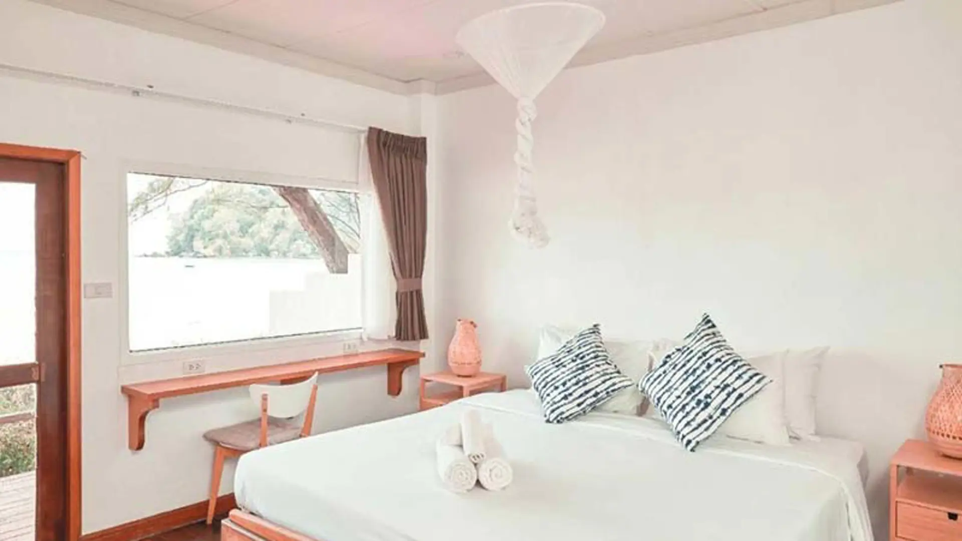 Deluxe Premium Beachfront 03