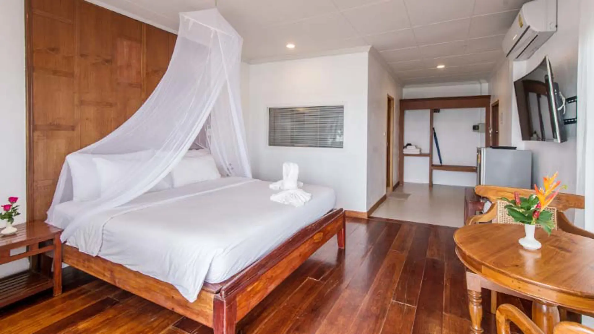 Deluxe Premium Beachfront 01