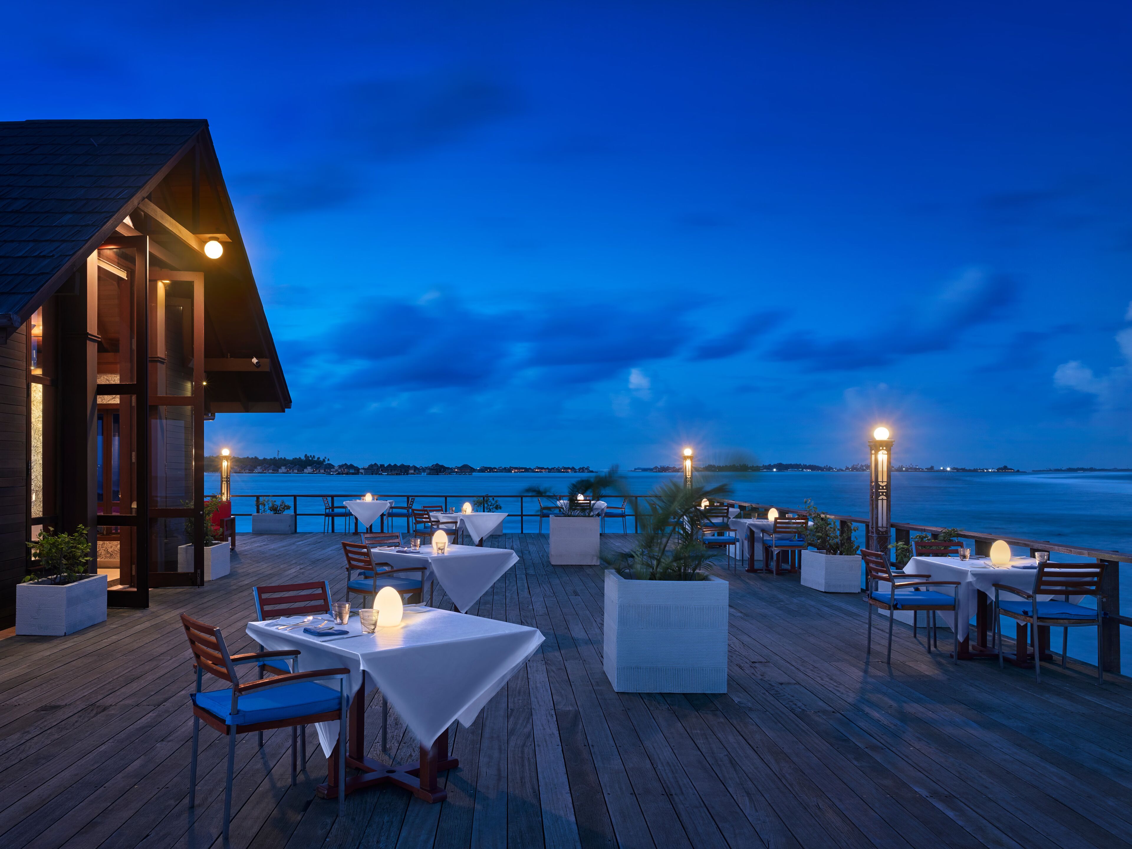 Villa Nautica Farumathi Restaurant Exterior 4K