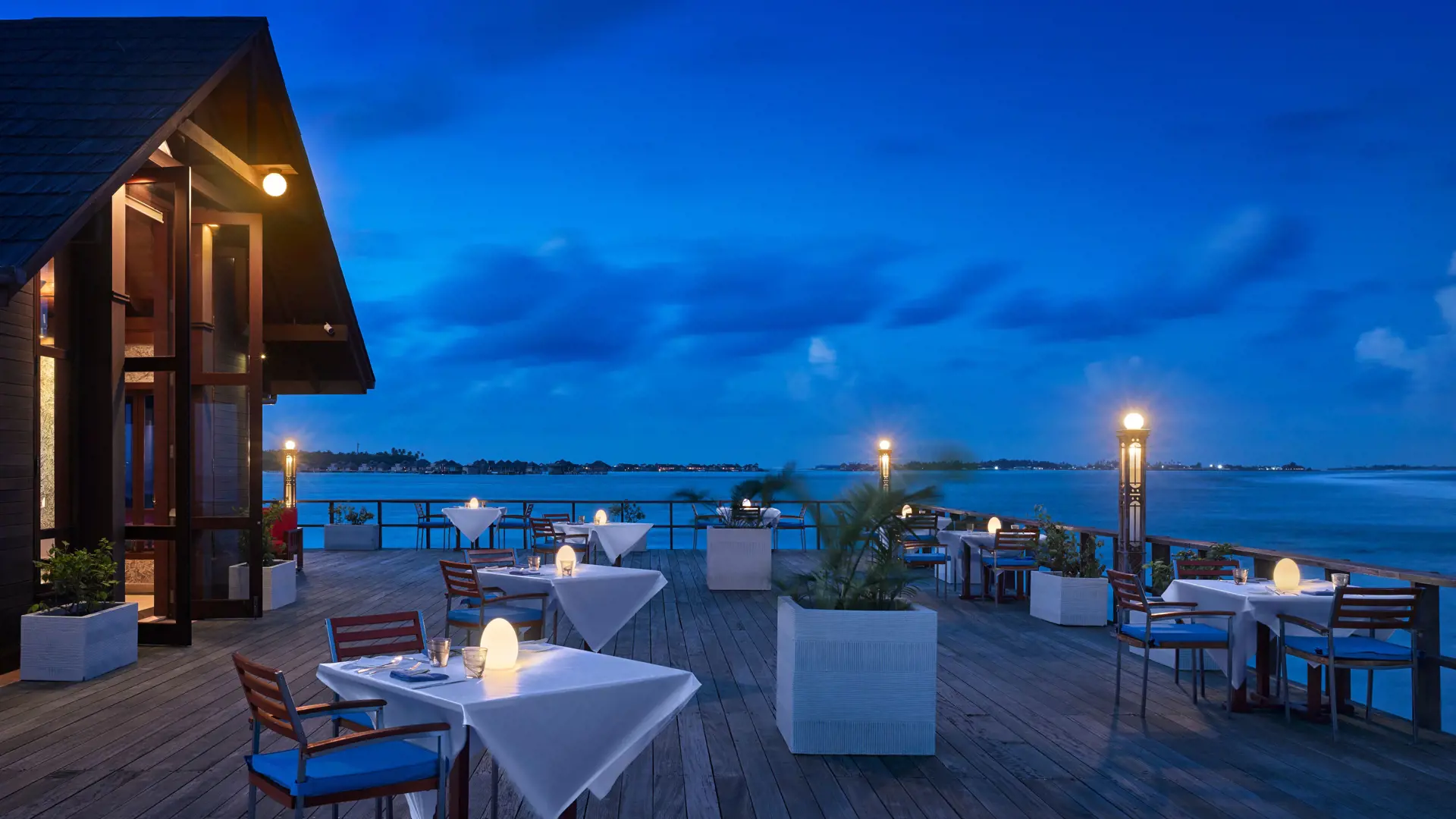 Villa Nautica Farumathi Restaurant Exterior 4K