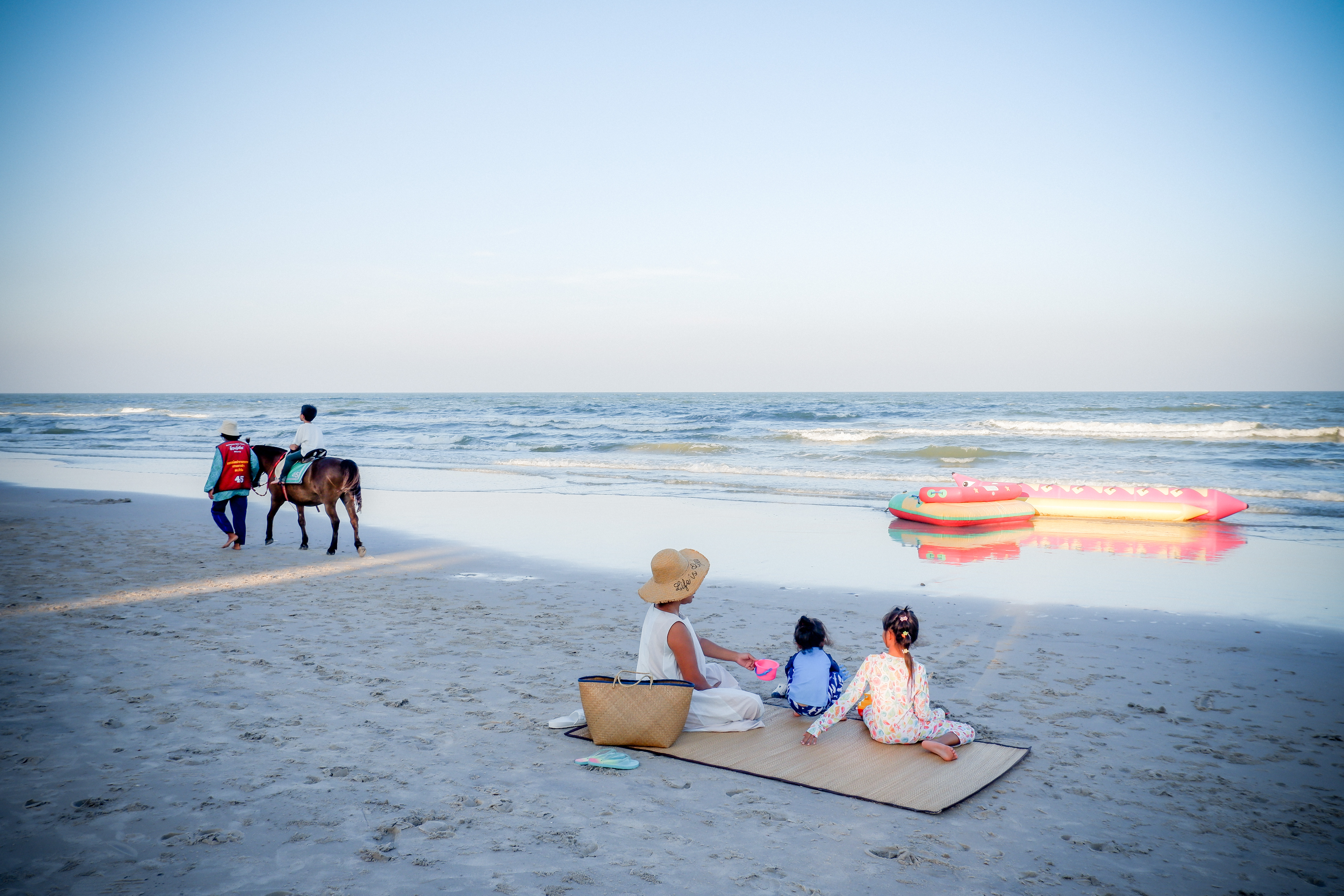 Beach (Walk 120 Metres) 05