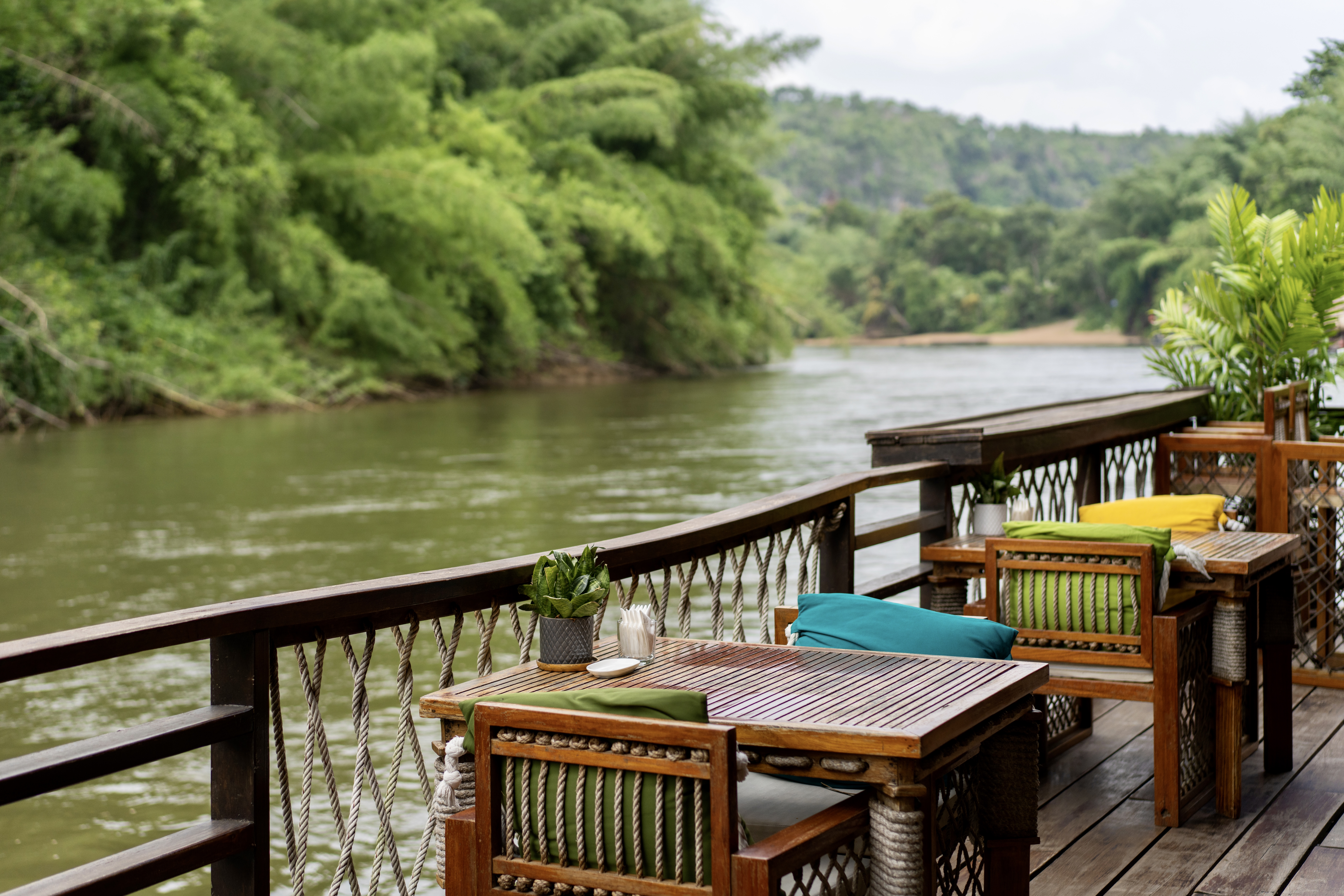 85Floathouse Kanchanaburi Hotel