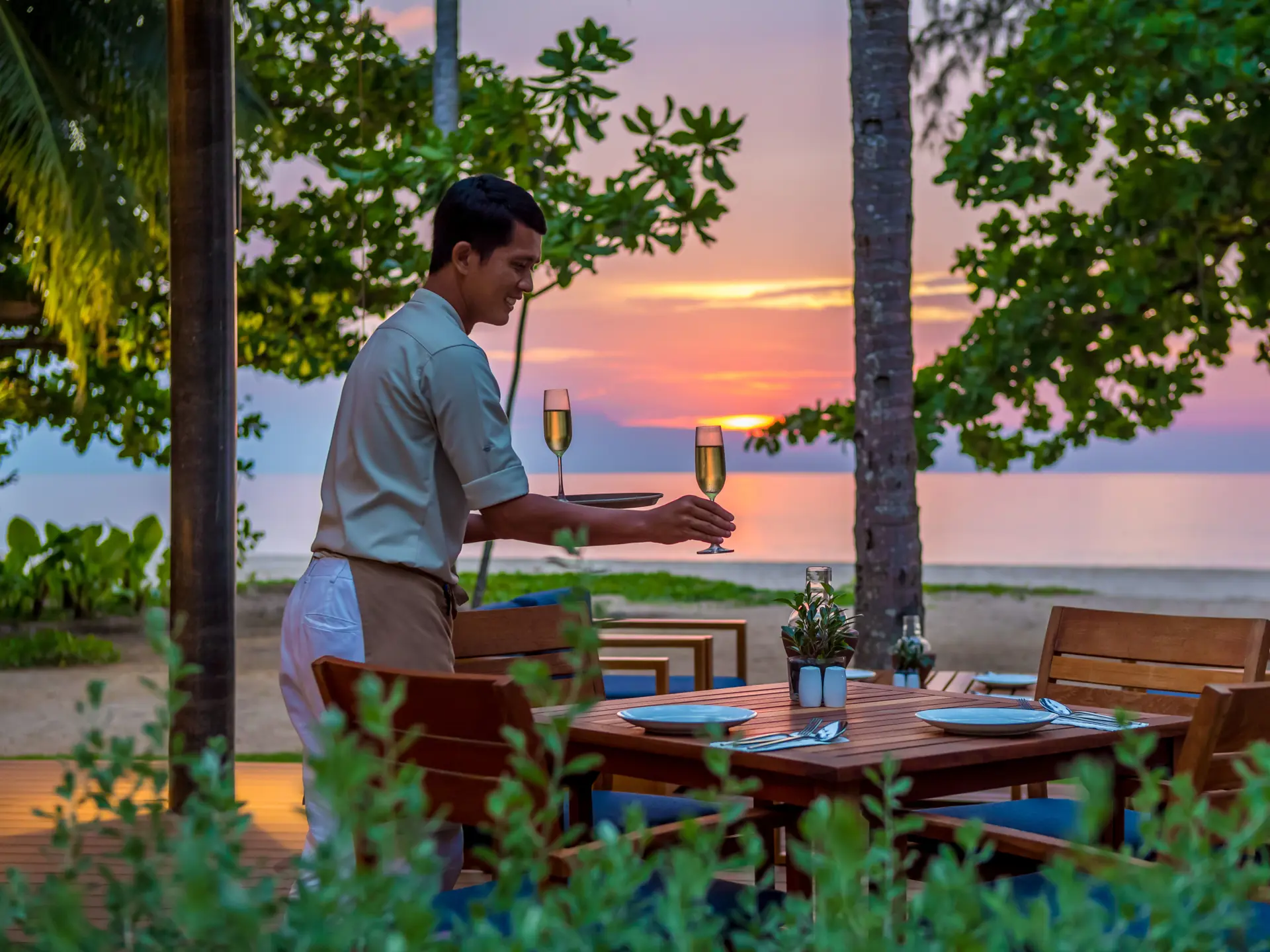 Outrigger Khao Lak Beach Resort Edgewater Restaurant10 Night