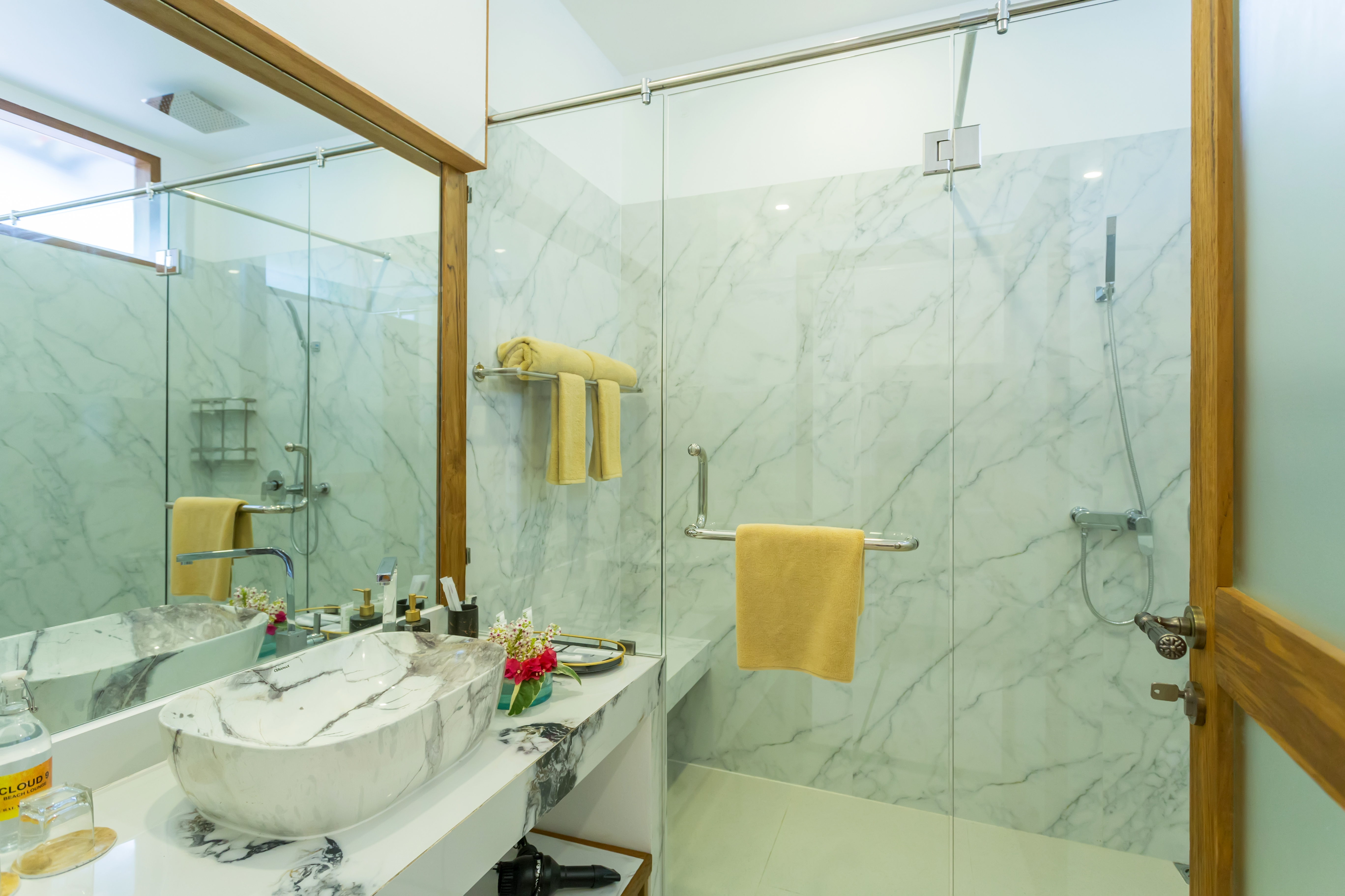 King Garden View Bathroom