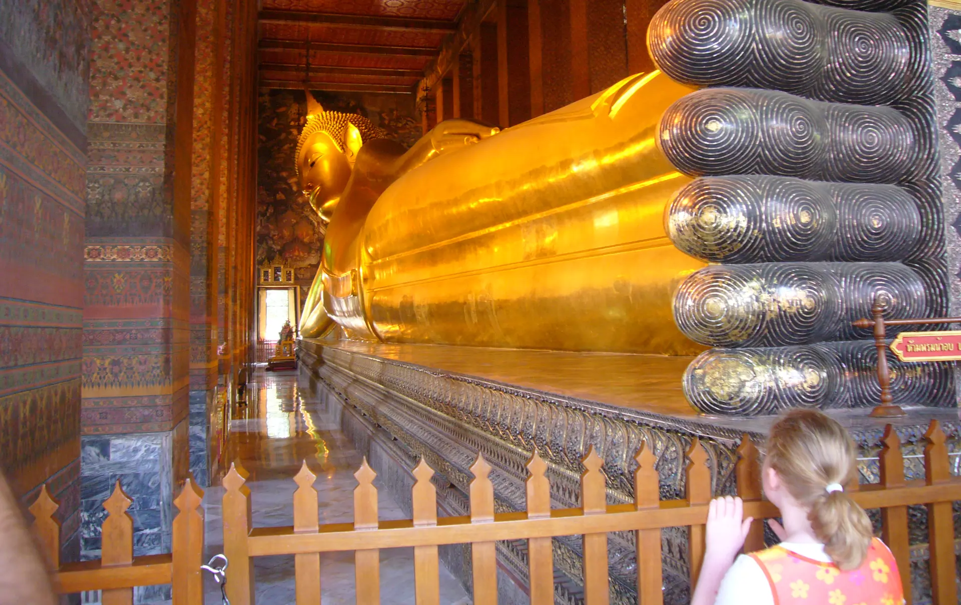Bangkok Wat Pho Den Liggende Buddha 2