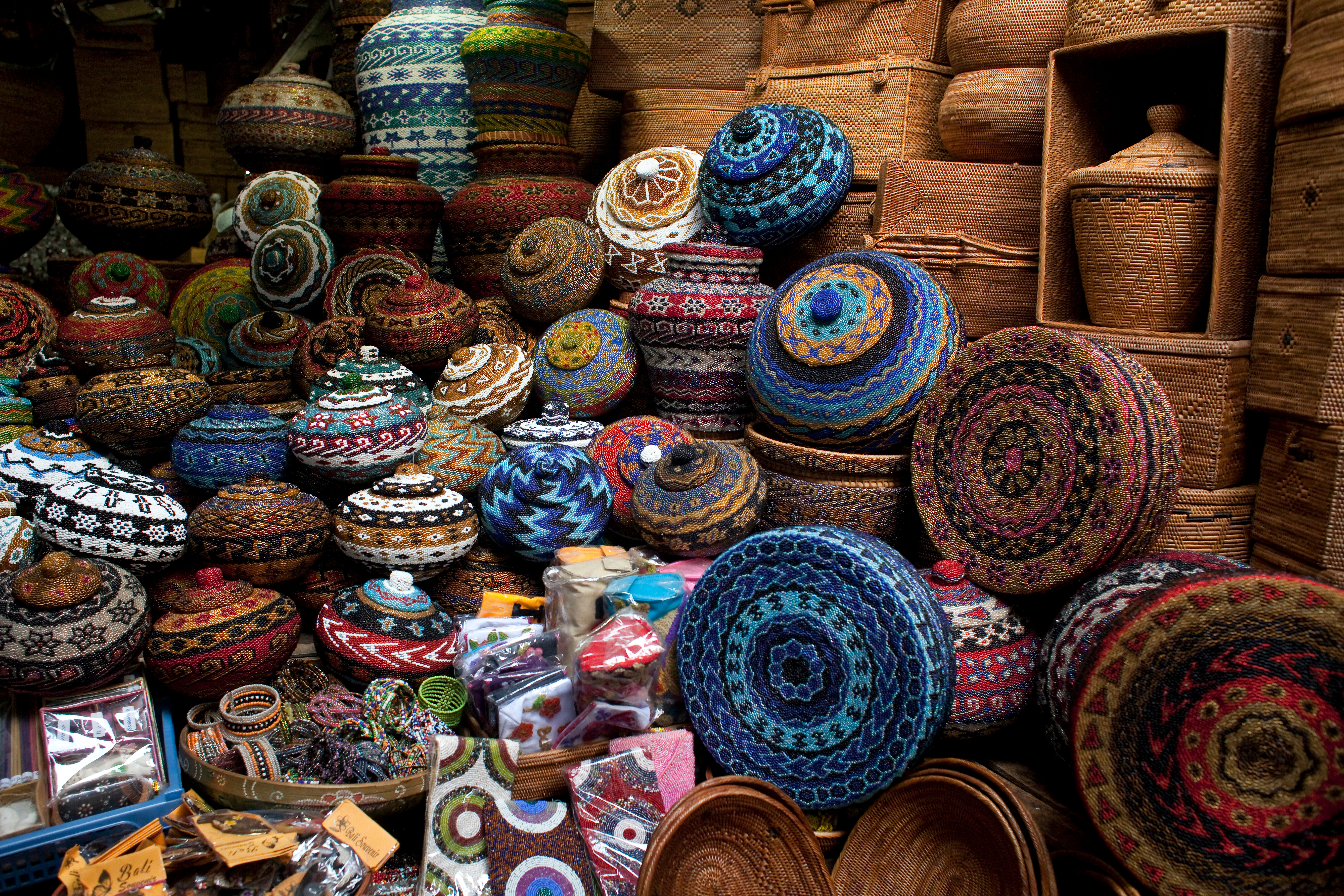 Pasar Seni Ubud Shutterstock 1725553111