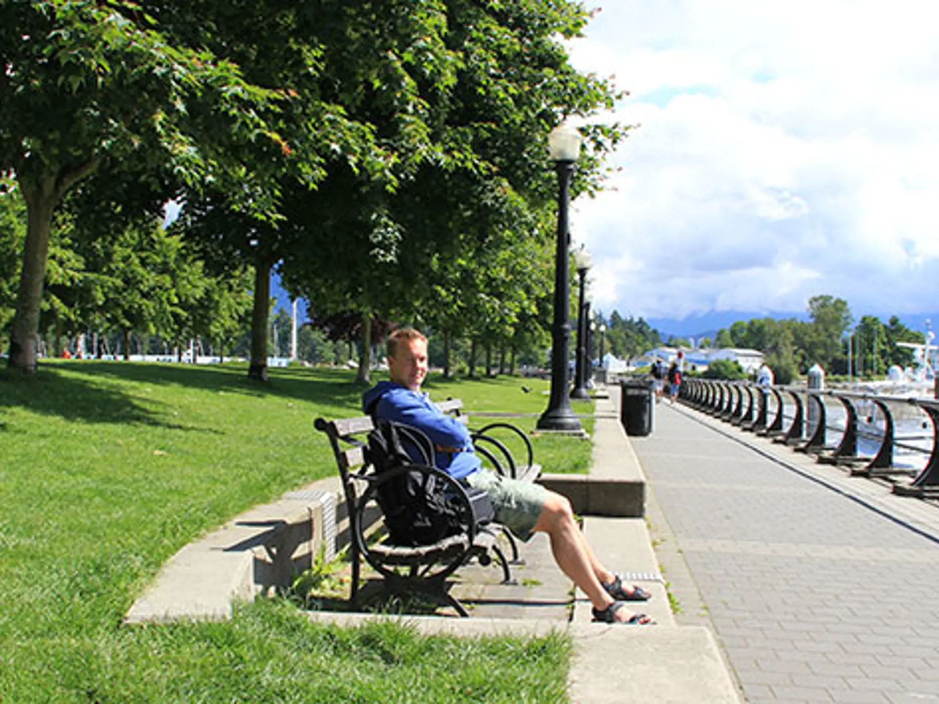 VANCOUVER - Besøg Stanley Park, byens grønne oase. Her er liv og leben - og dyreliv. Fra egern over vaskebjørne og bævere til hvidhovedet havørn, Check Point Travel
