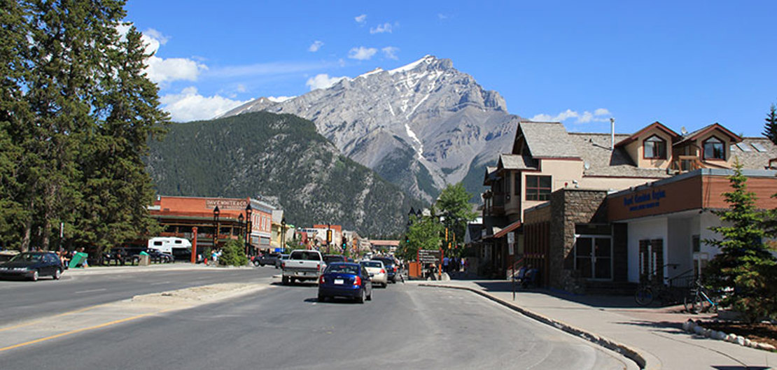 BANFF - Hyggelig by med udsigt til Canadian Rocky Mountains, Check Point Travel