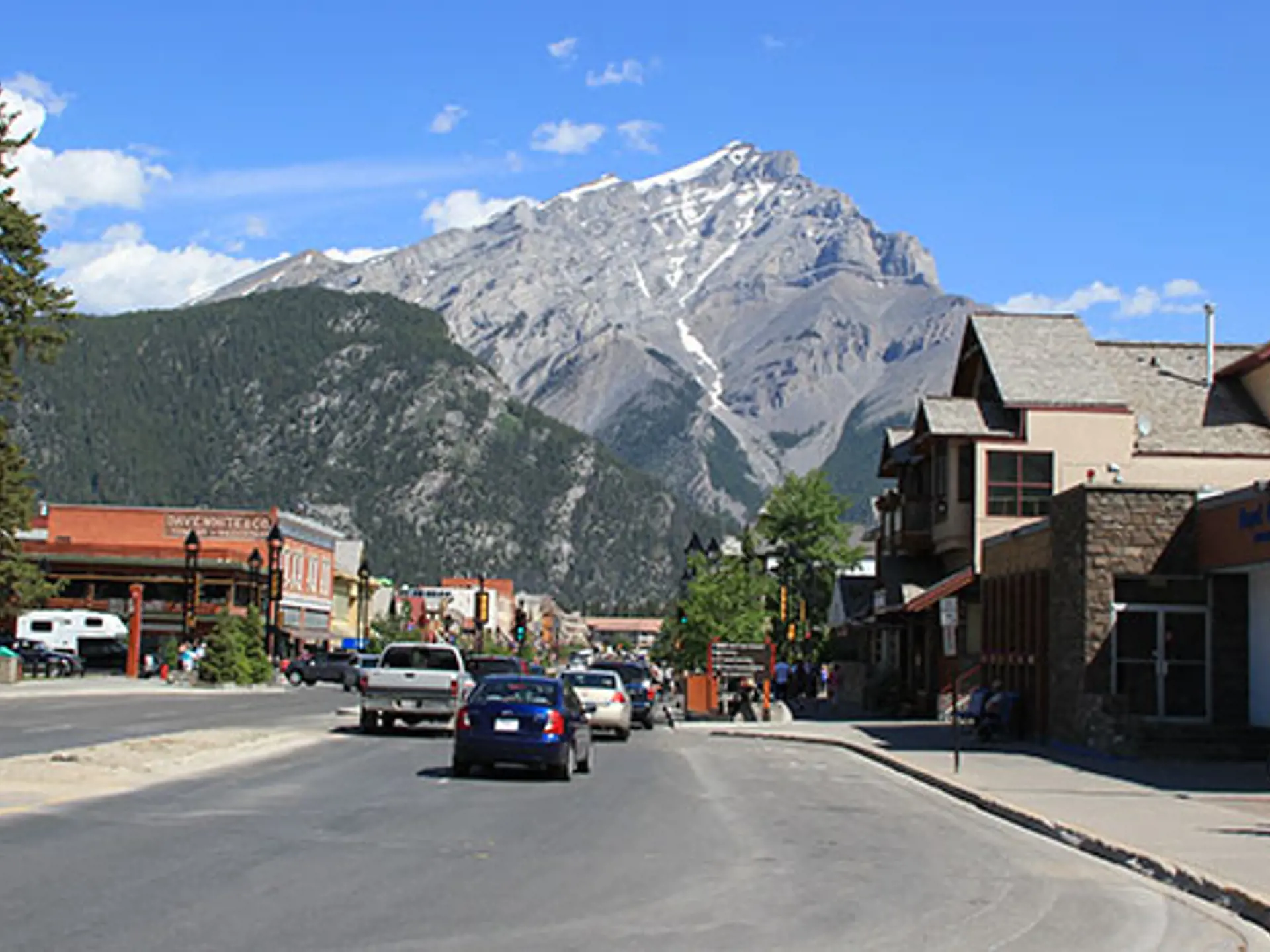 BANFF - Hyggelig by med udsigt til Canadian Rocky Mountains, Check Point Travel