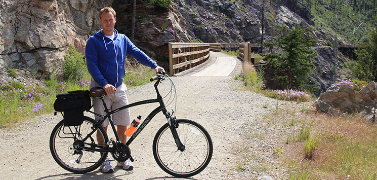 KELOWNA - Gør som Morten! Tag på cykeltur ad Kettle Valley Railway Trail. Et gammelt nedlagt jernbanespor fra dengang, da der var damplokomotiver pelsjægere og guldgravere, Check Point Travel
