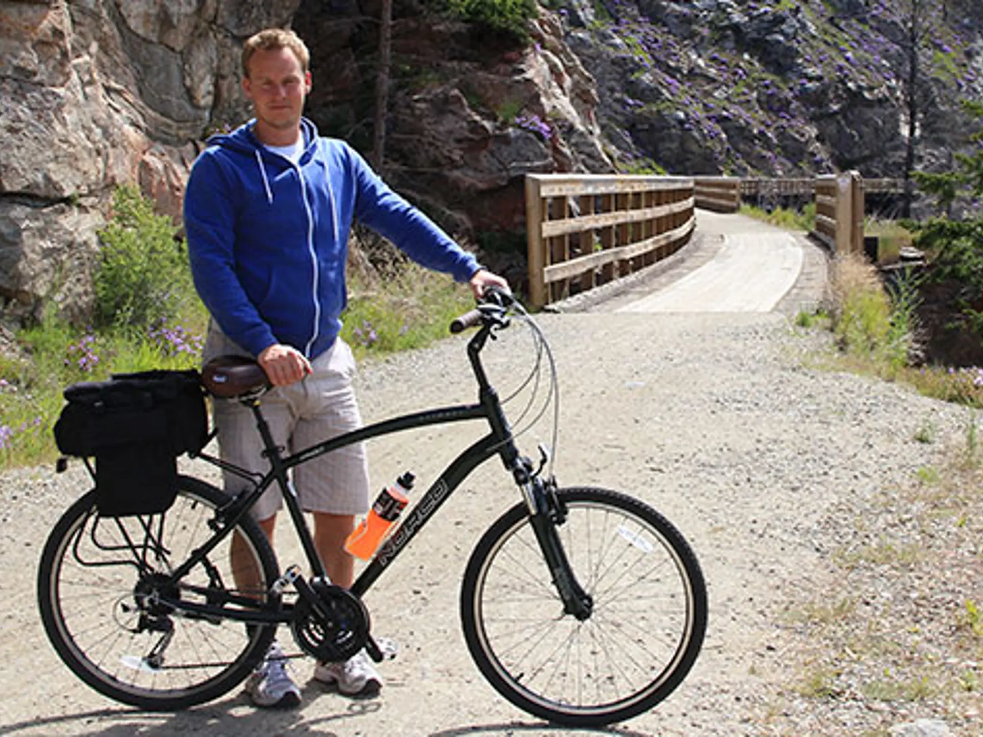 KELOWNA - Gør som Morten! Tag på cykeltur ad Kettle Valley Railway Trail. Et gammelt nedlagt jernbanespor fra dengang, da der var damplokomotiver pelsjægere og guldgravere, Check Point Travel