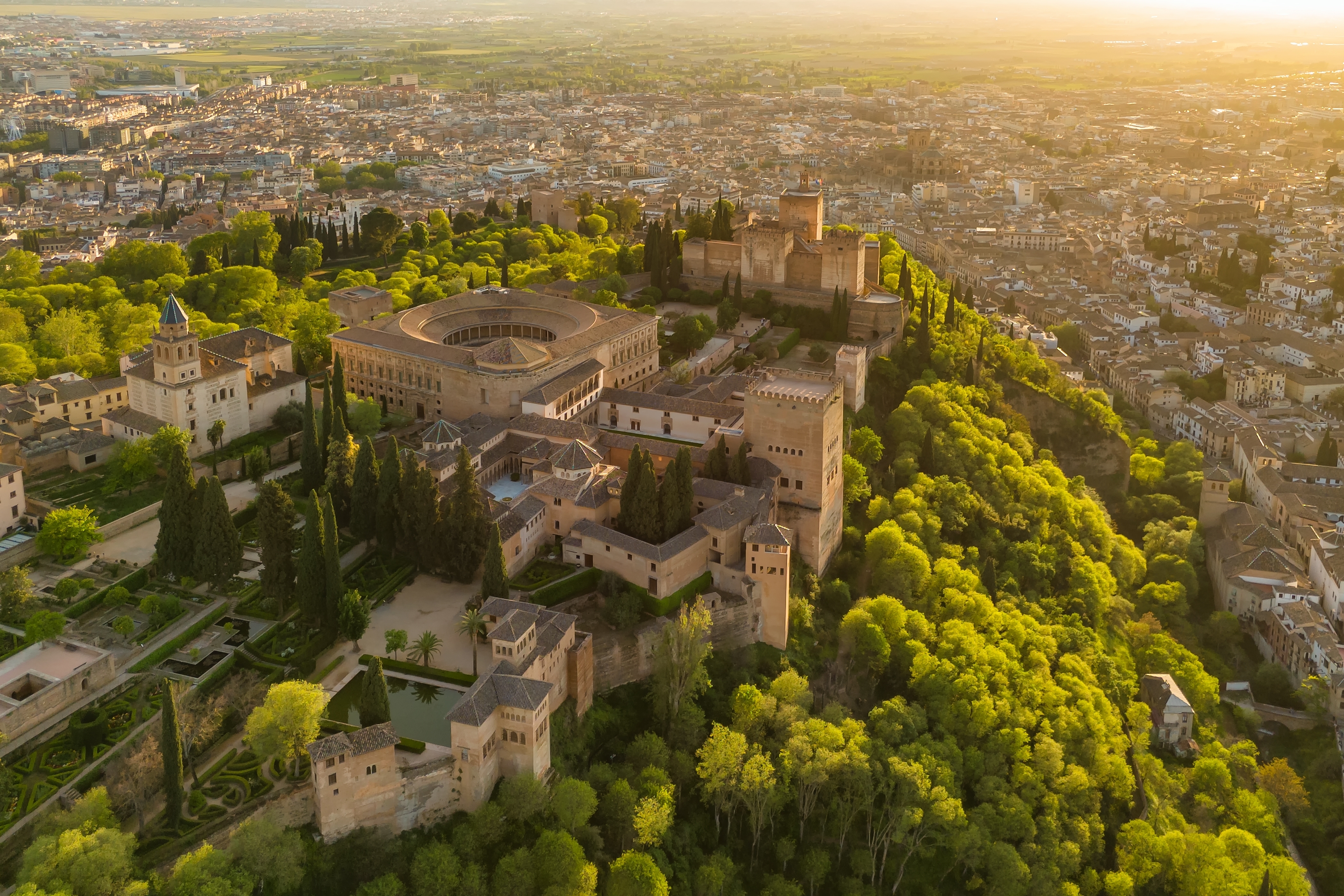 Granada Shutterstock 2476208633 (1)