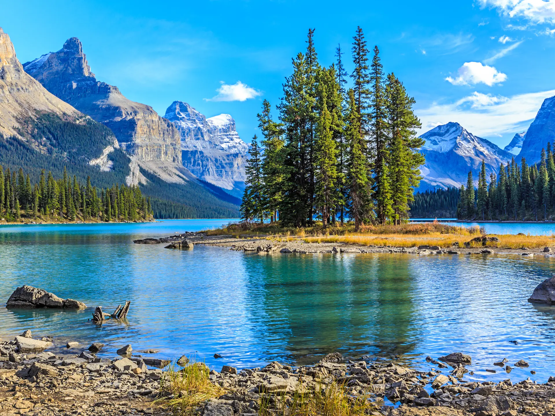 shutterstock_255015211 Spirit Island in Maligne Lake, Jasper National Park..jpg
