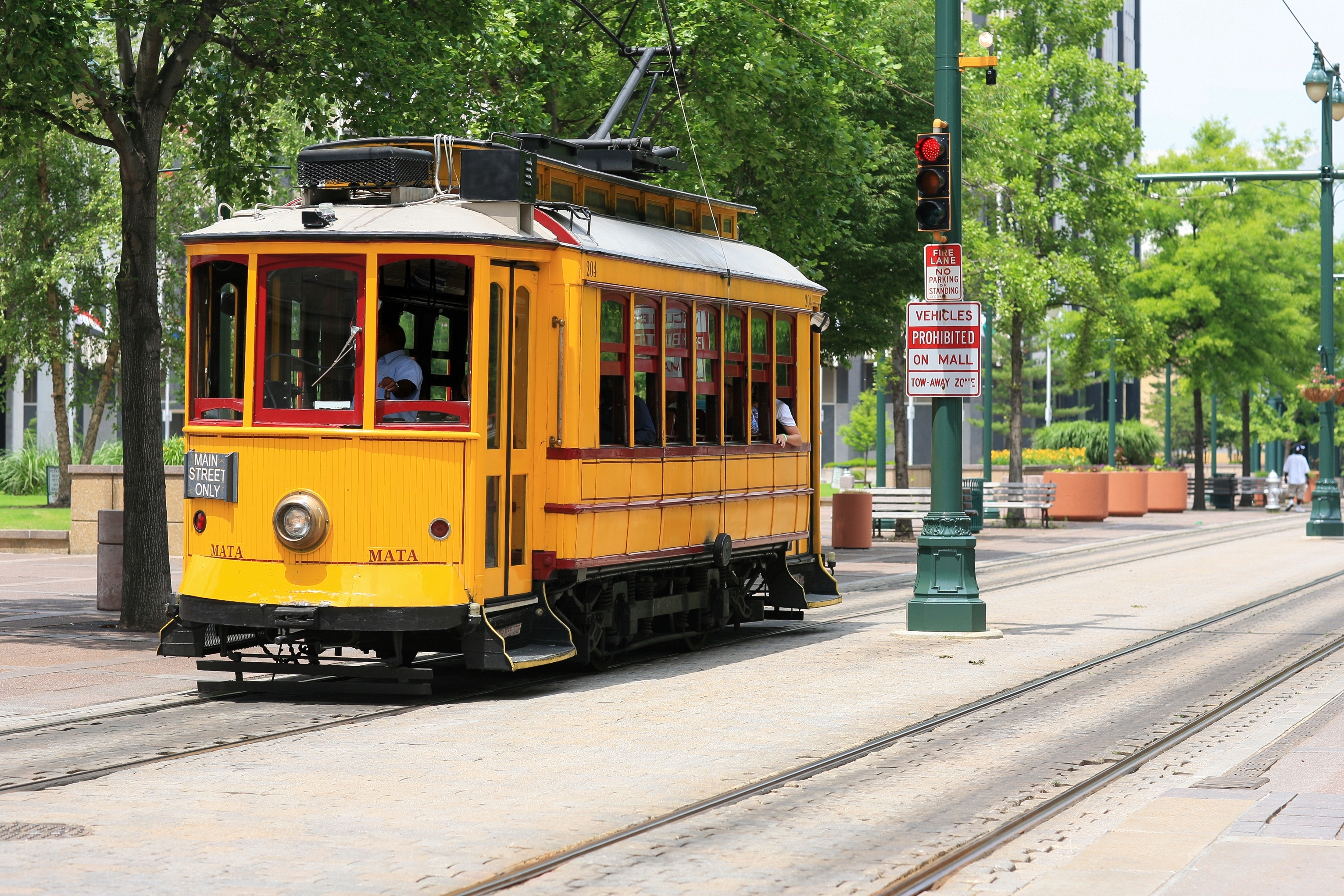 Shutterstock 2271488371 A Yellow Electric Trolley On Main Street In Downtown Memphis, Tennessee In Summer