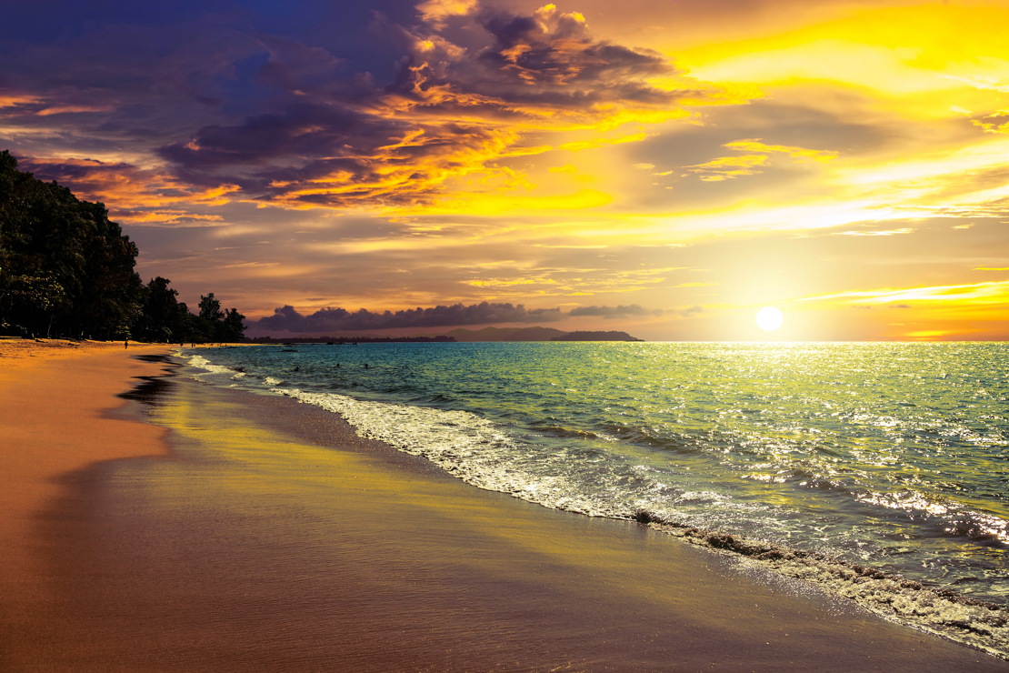 SOLNEDGANG - Det er smukt, når solen går ned i Khao Lak, Check Point Travel