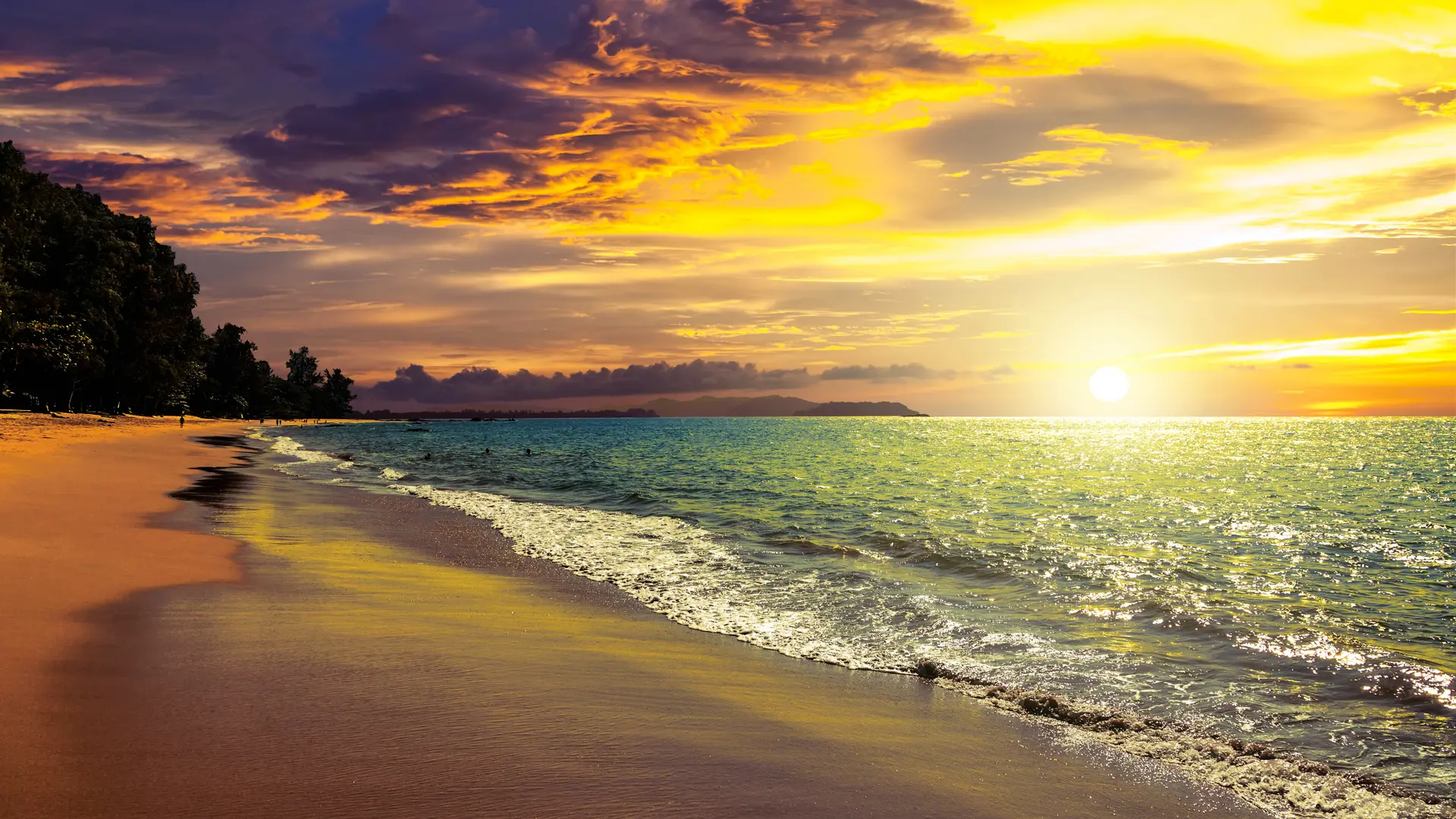 SOLNEDGANG - Det er smukt, når solen går ned i Khao Lak, Check Point Travel