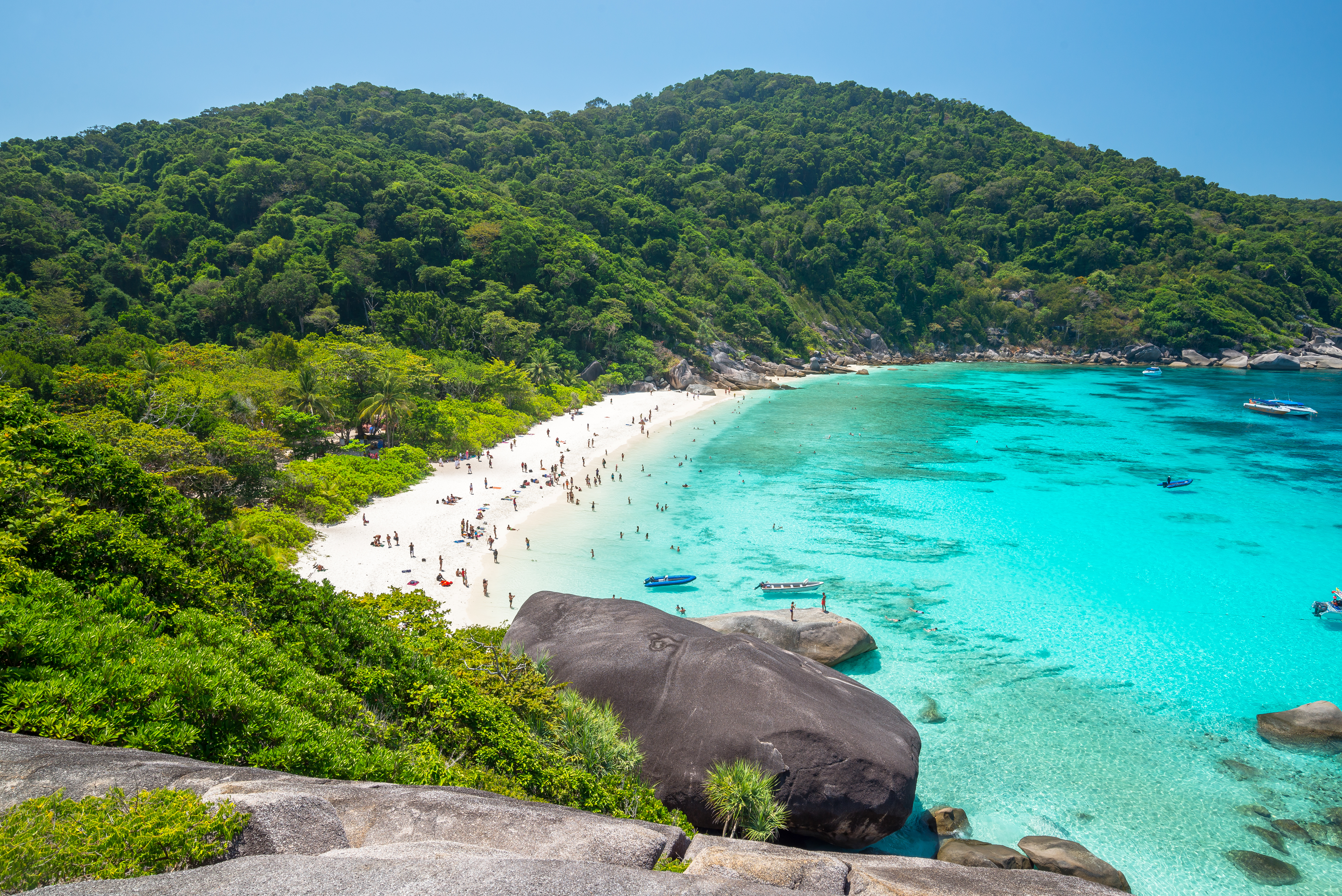 SIMILAN ISLAND - Kan I besøge på en snorkeltur fra Khao Lak eller Koh Kho Khao. Vandet er krystalklart og under overfladen ses koraller, farverige fisk og til tider havskildpadder, Check Point Travel