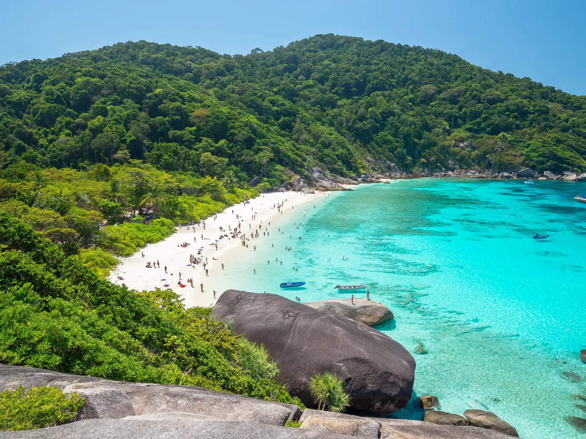 SIMILAN ISLAND - Kan I besøge på en snorkeltur fra Khao Lak eller Koh Kho Khao. Vandet er krystalklart og under overfladen ses koraller, farverige fisk og til tider havskildpadder, Check Point Travel