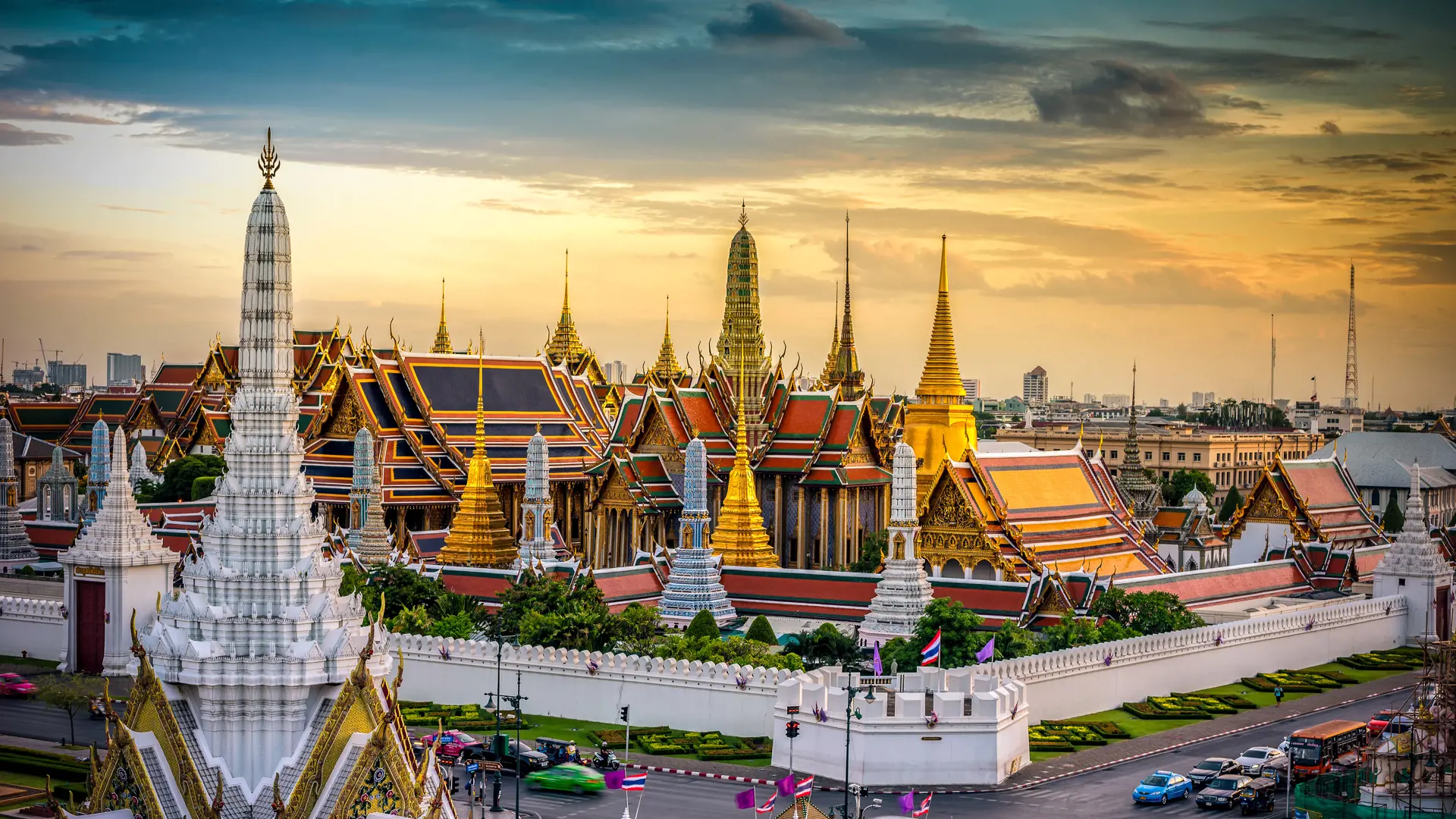 shutterstock_299388287 Grand palace and Wat phra keaw at sunset bangkok, Thailand.jpg