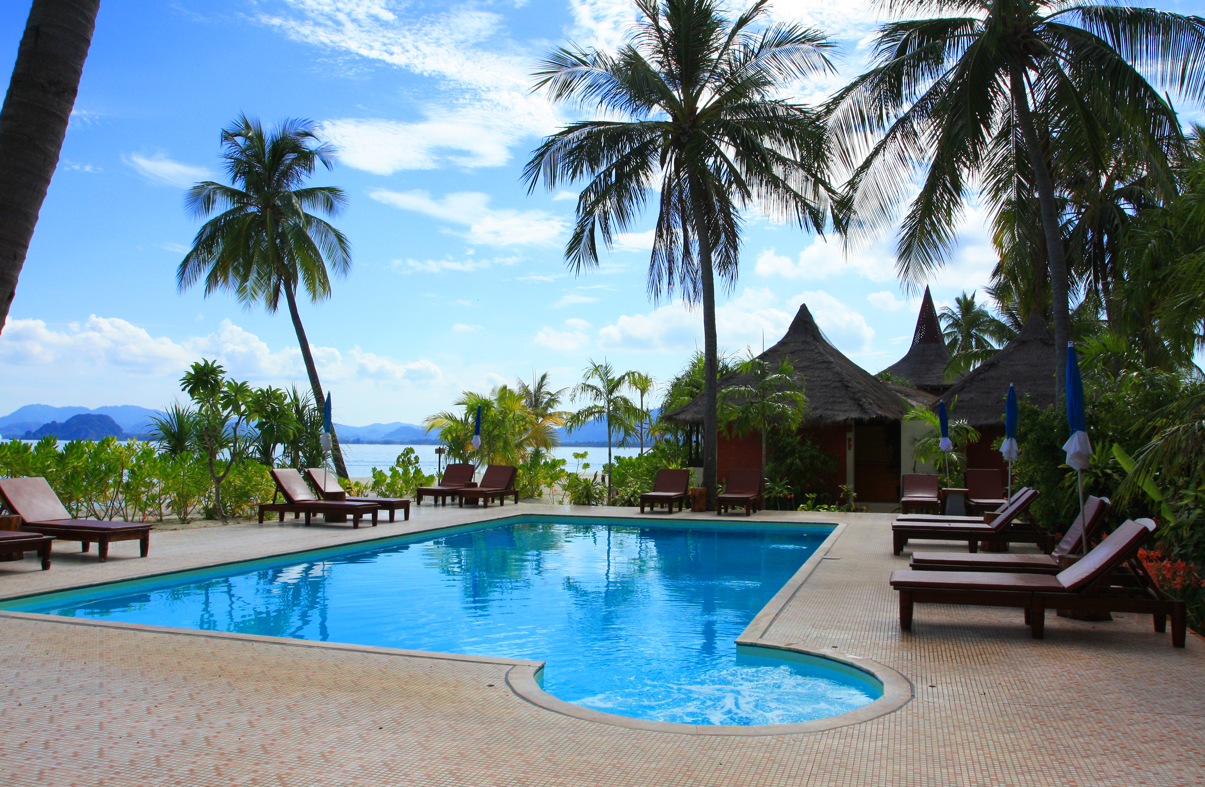 KOH MOOK - Selv om Sivalai Beach Resort ligger på en ø med flotte strande, så har resortet også en pool, Check Point Travel