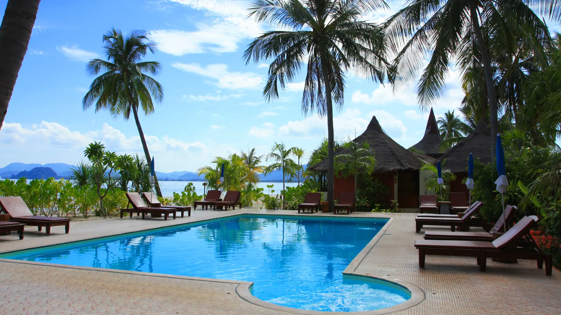 KOH MOOK - Selv om Sivalai Beach Resort ligger på en ø med flotte strande, så har resortet også en pool, Check Point Travel