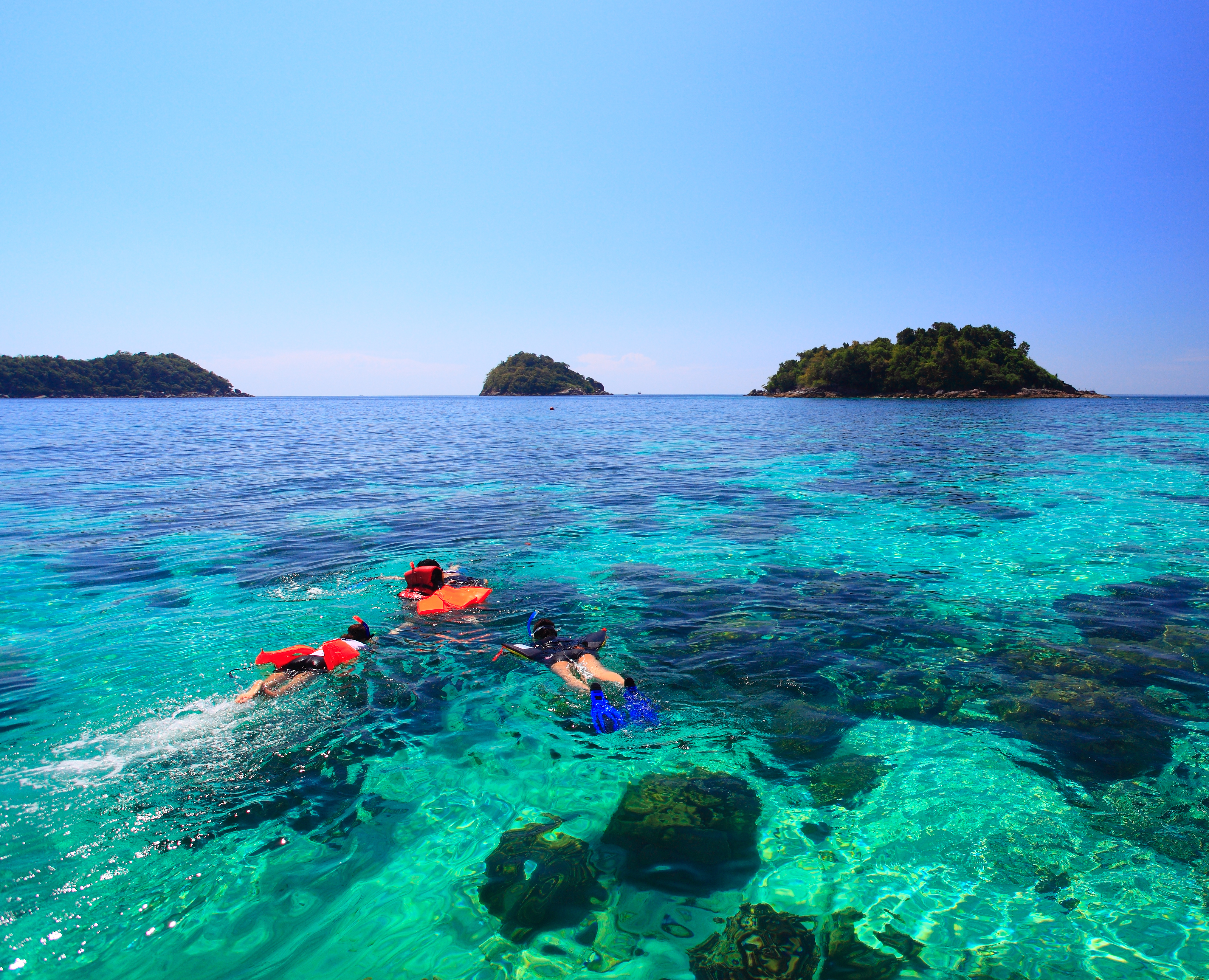 SNORKLING - Både fra Ao Nang og fra Koh Mook er det muligt at tage med på snorkelture, Check Point Travel