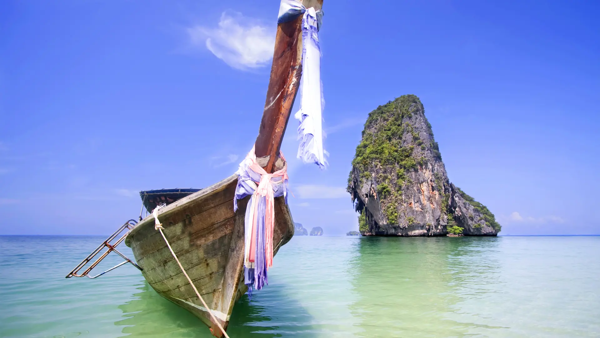 STRANDTUR - Fra Ao Nang er det let at snuppe en longtailbåd til en af de andre strande, hvis I har lyst til at prøve noget nyt, Check Point Travel