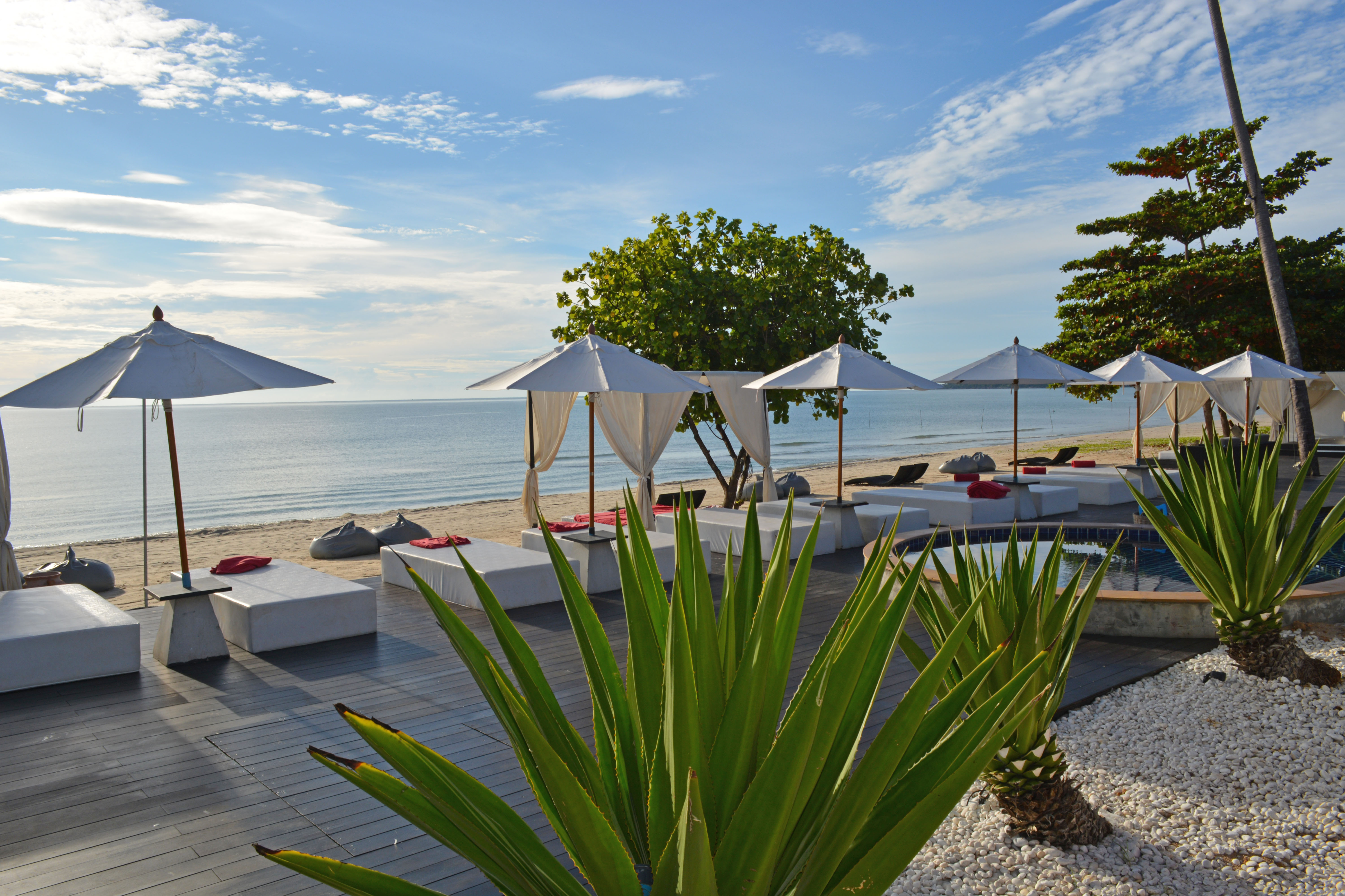 AAVA RESORT - Er et dejligt, lille resort med en skøn beliggenhed. En af vore absolutte favoritter i Thailand, Check Point Travel