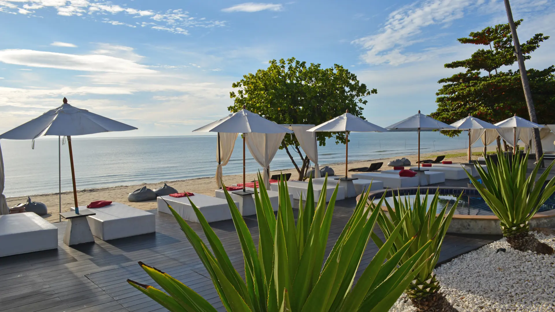 AAVA RESORT - Er et dejligt, lille resort med en skøn beliggenhed. En af vore absolutte favoritter i Thailand, Check Point Travel