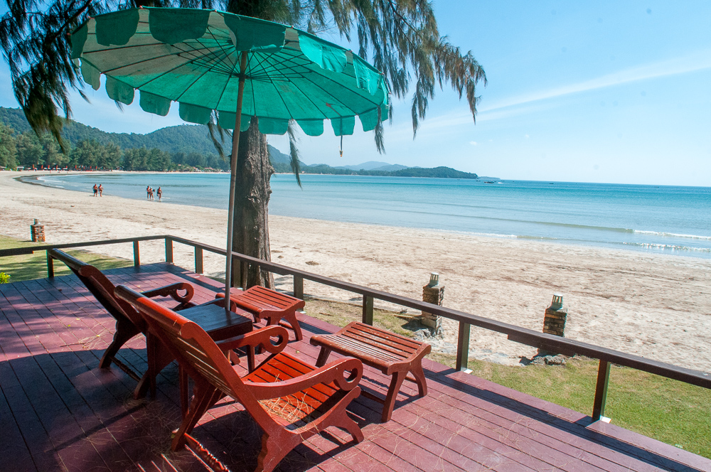 TWIN BAY RESORT - Et enkelt og hyggeligt resort på Koh Lanta med en formidabel beliggenhed ned til øens bedste strand, Check Point Travel