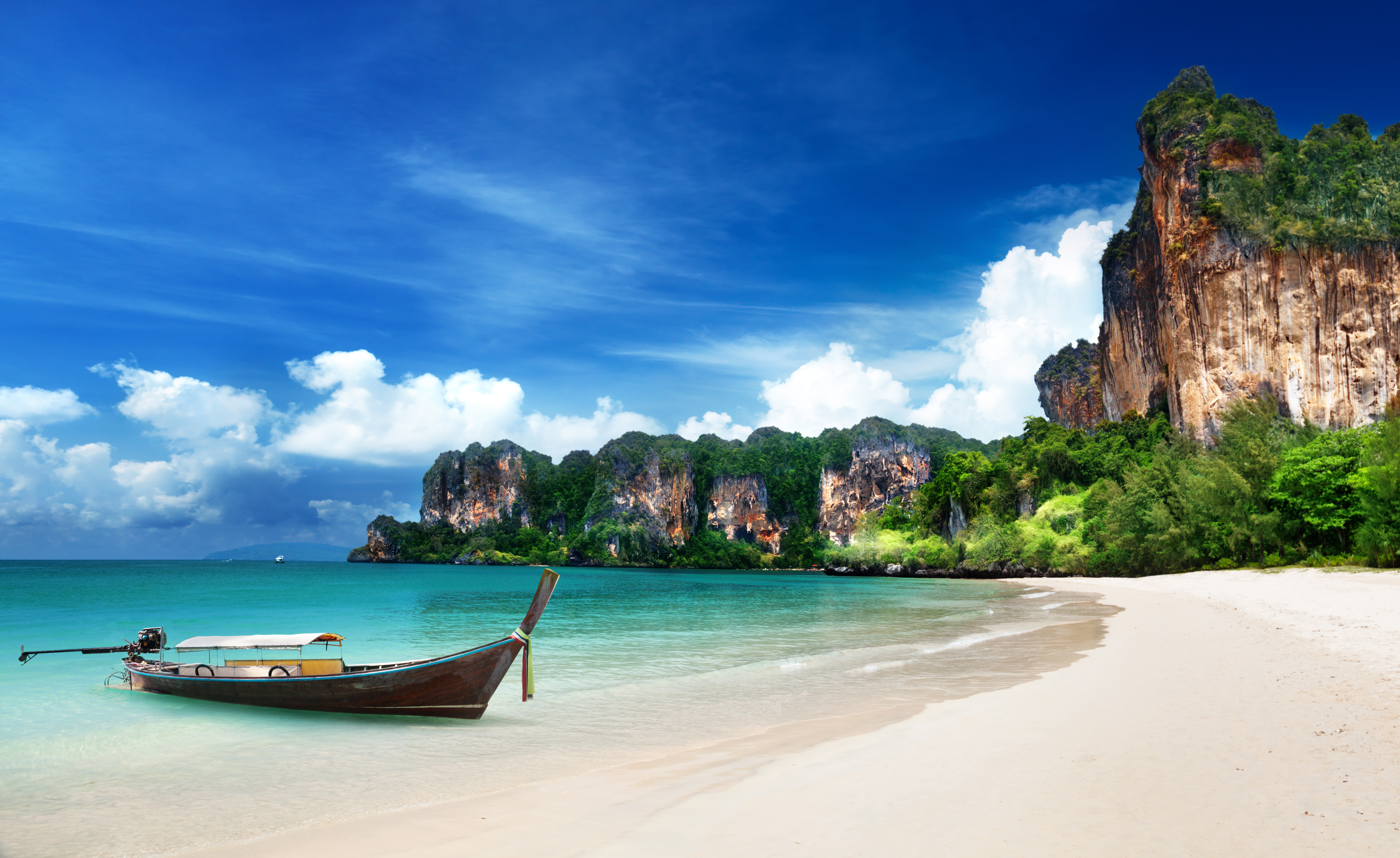 AO NANG - Har I lyst til at prøve en af de andre strande, så tag med en af både til den nærliggende Railay Beach, Check Point TRavel