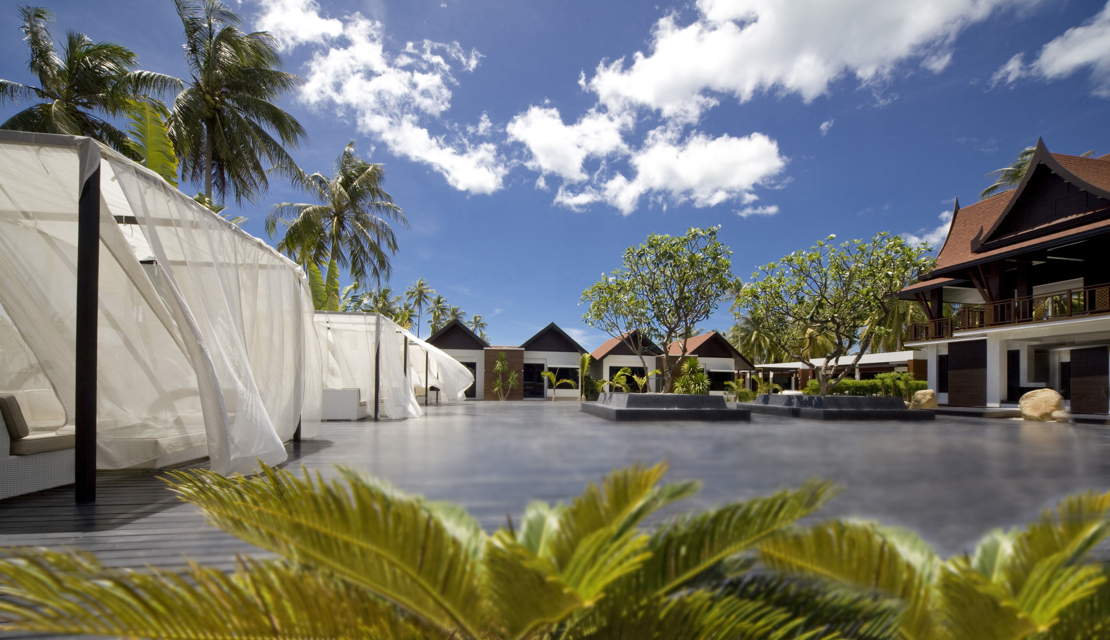 AAVA RESORT & SPA - Er et dejligt 4-stjernet resort med en unik beliggenhed og en arkitektur, der er et miks af thailandsk og nordisk stil. Ejerne og værtsparret er fra Finland, Check Point Travel