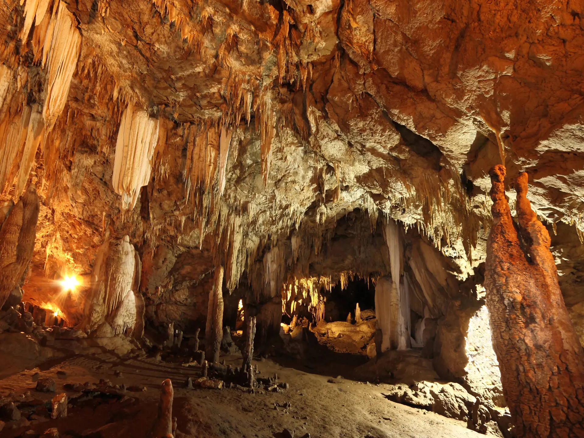 GROTTER - Bjergene i området gemmer på smukke grotter og drypstenshuler, som man blandt andet kan opleve på en af de ture, der arrangeres af Aava Resort & Spa, Check Point Travel