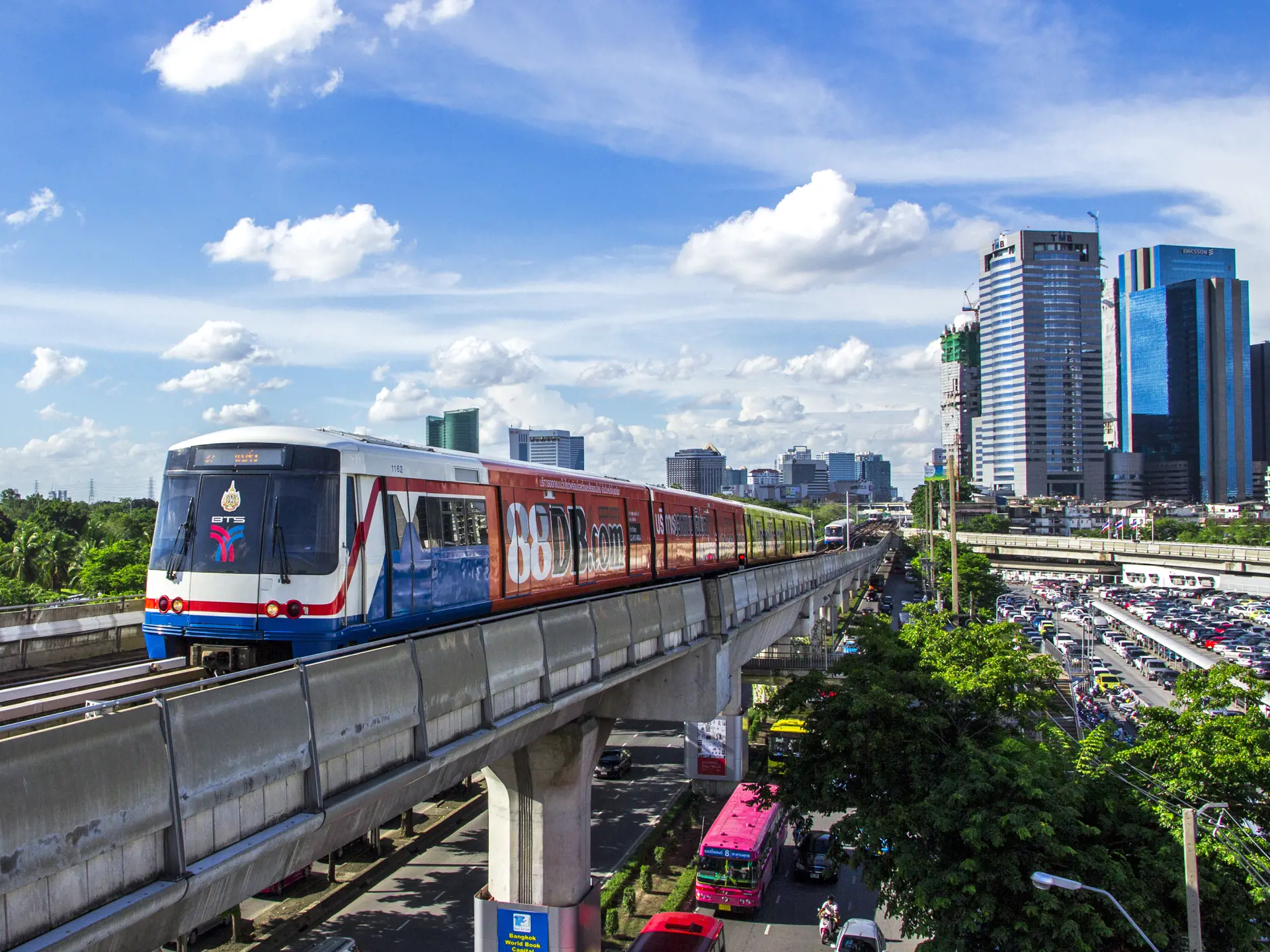 SKY TRAIN - Er den hurtigste og billigste måde at komme rundt i Bangkok på, Check Point Travel