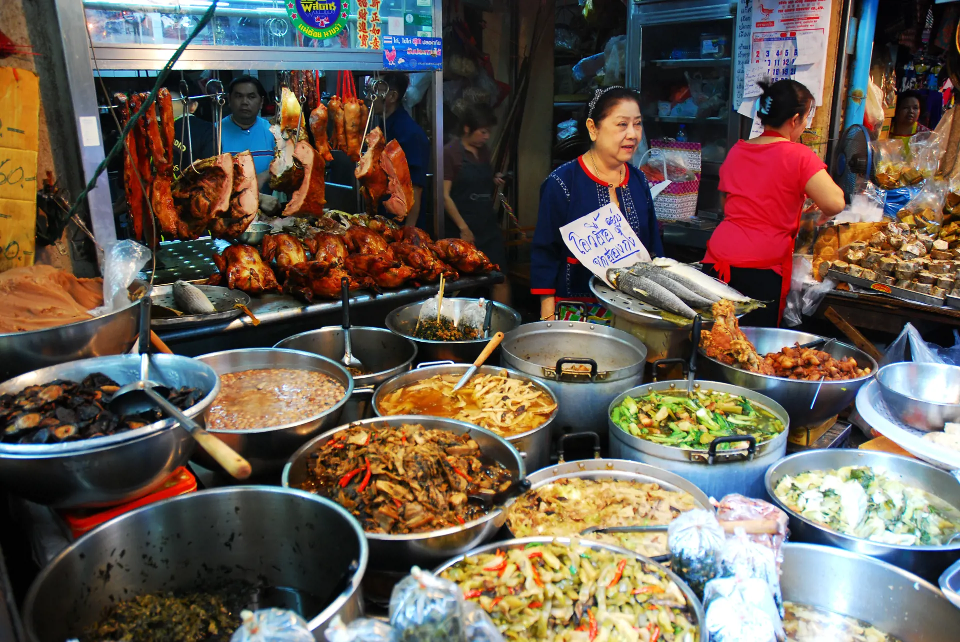 MAD - Der er masser af restauranter i området omkring hotellet. Men prøv også de thailandske gadekøkkener. De laver fabelagtig mad, Check Point Travel