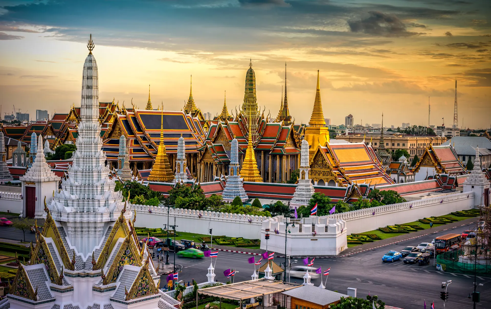 KONGEPALADSET - Grand Palace er et af de mest imponerede paladser i verden. Det må I ikke snyde jer selv for, Check Point Travel