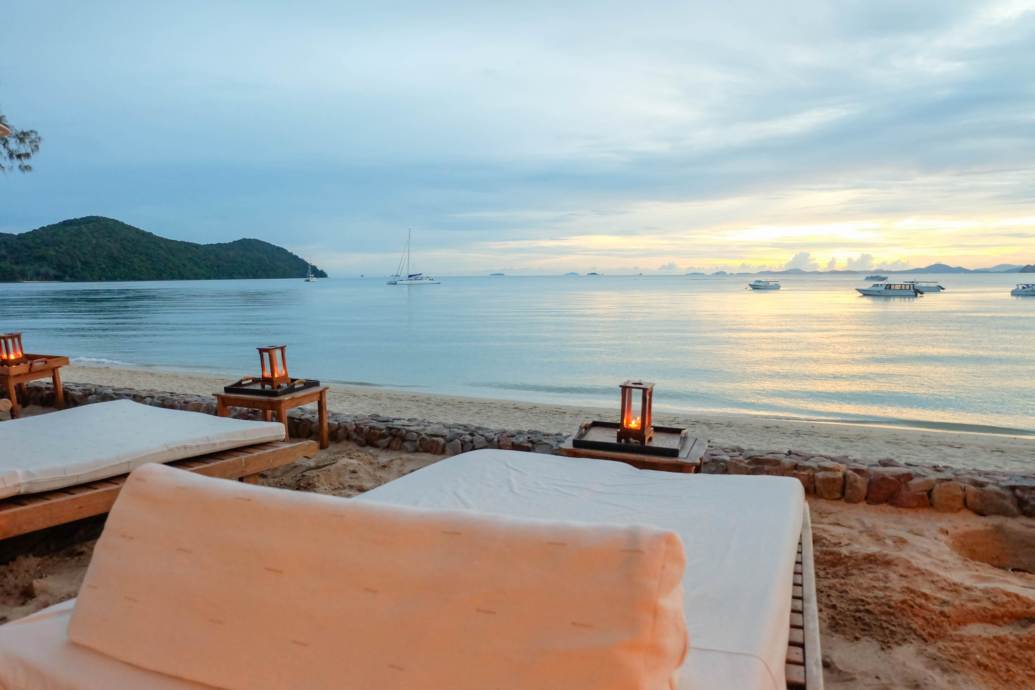 LUN AFTEN I STRANDKANTEN - På Santhiya Koh Yao Yai kan I nyde solnedgangen helt nede i strandkanten, Check Point Travel