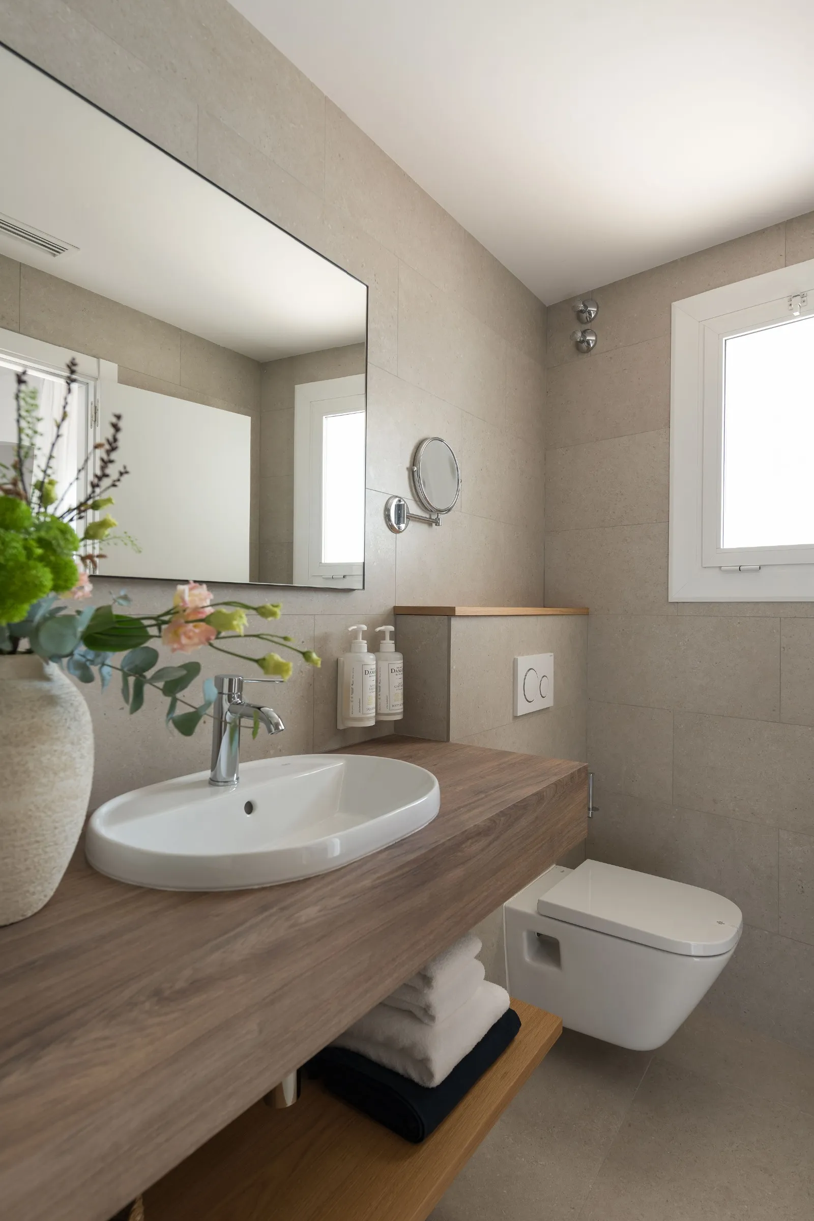 Double Room With Partial Sea Views 11