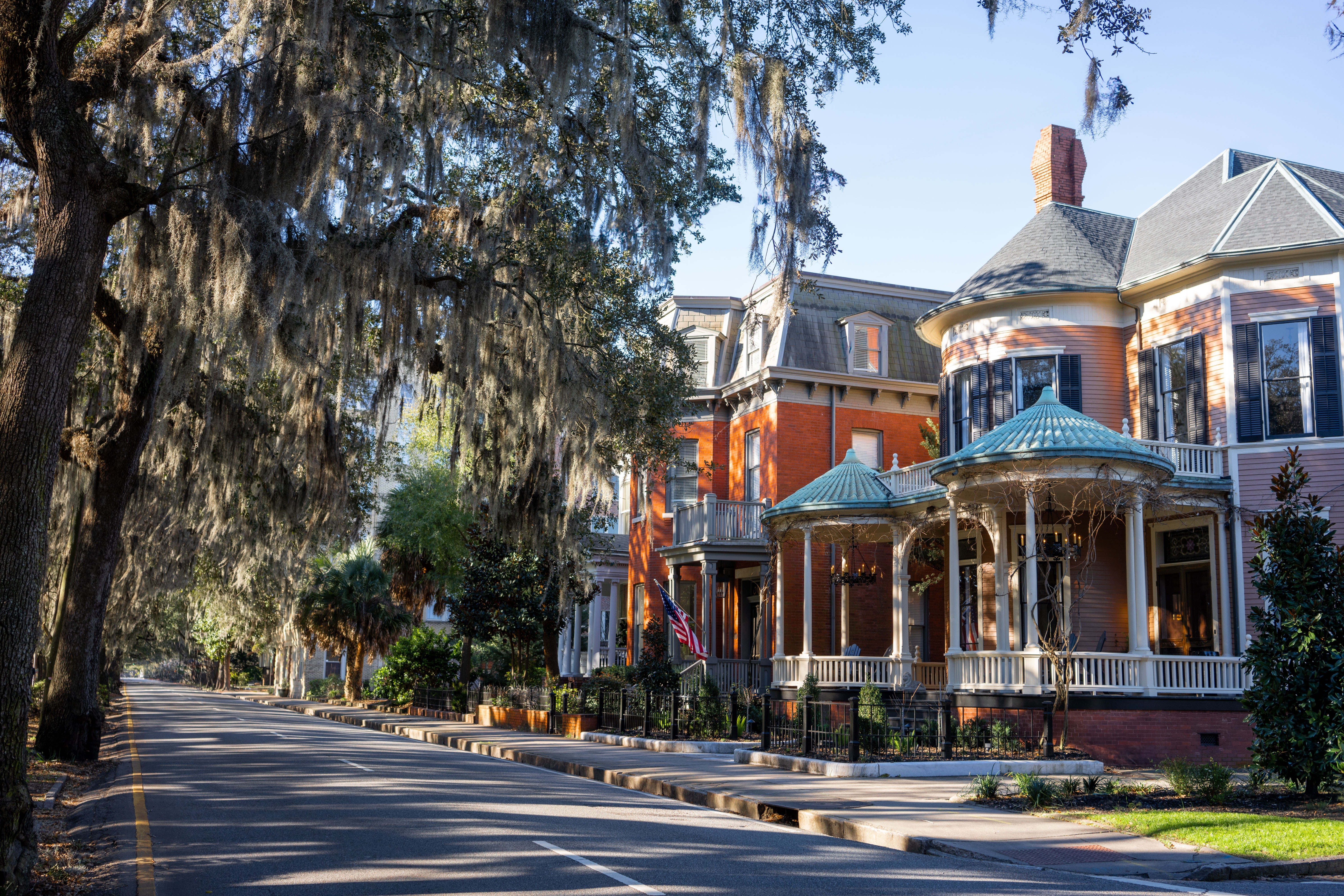 Shutterstock 2376827985 Spanish Moss Hangs Over Historic Savannah, Georgia, Homes Next To Forsyth Park In The Early Morning