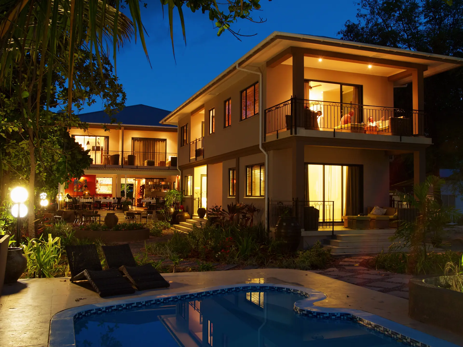 Masonstravel Lerepaire Pool At Night