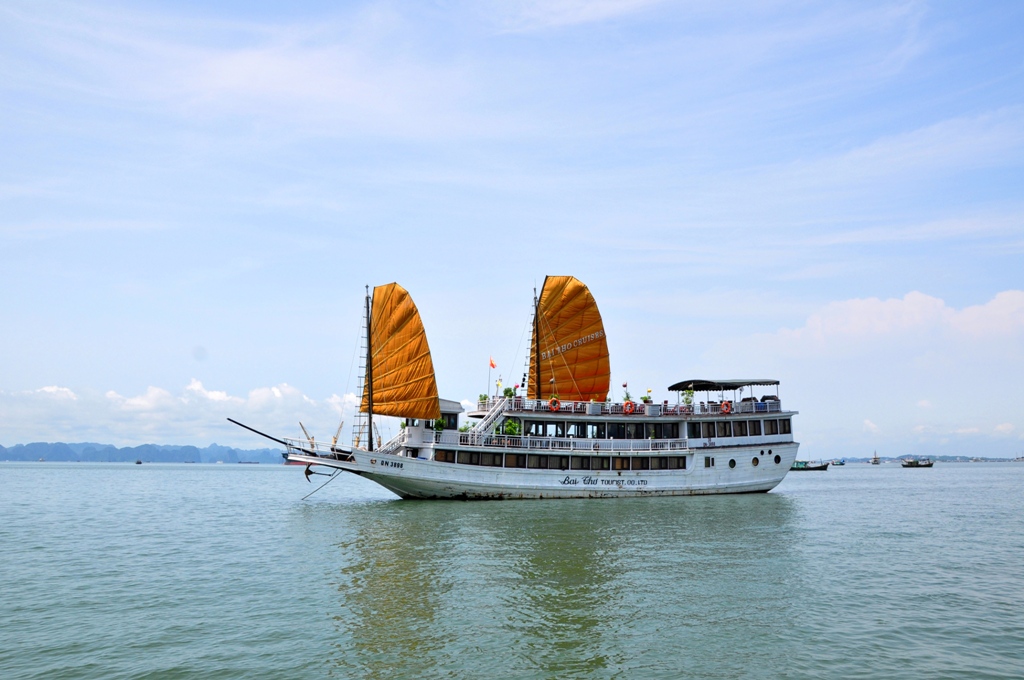 Bai tho outside white.JPG