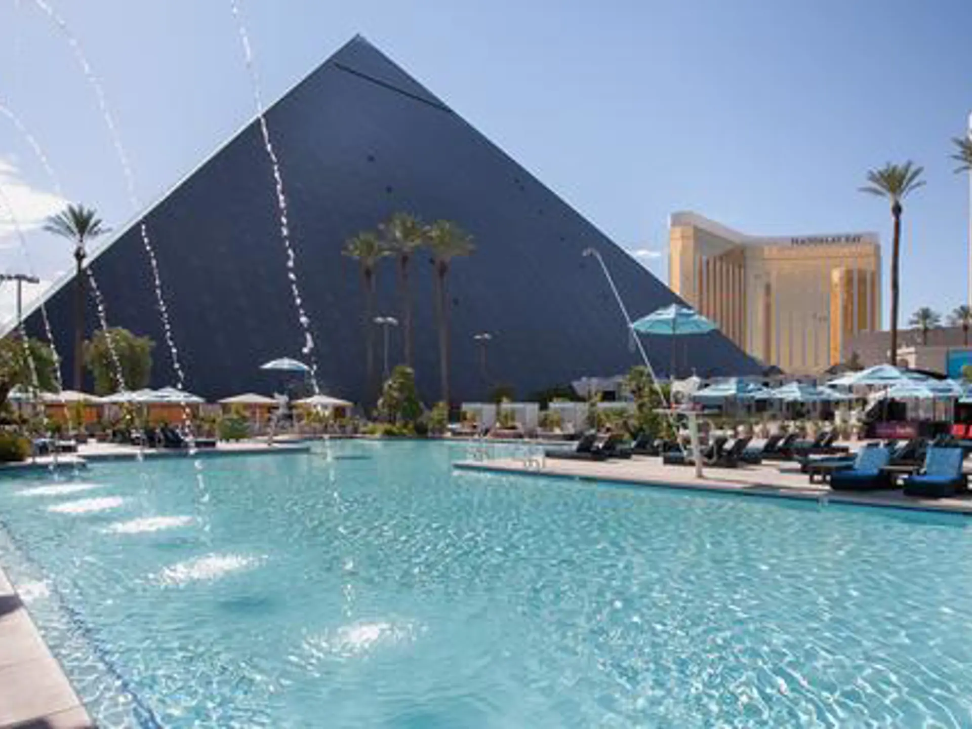 Luxor_Pool_low.jpg