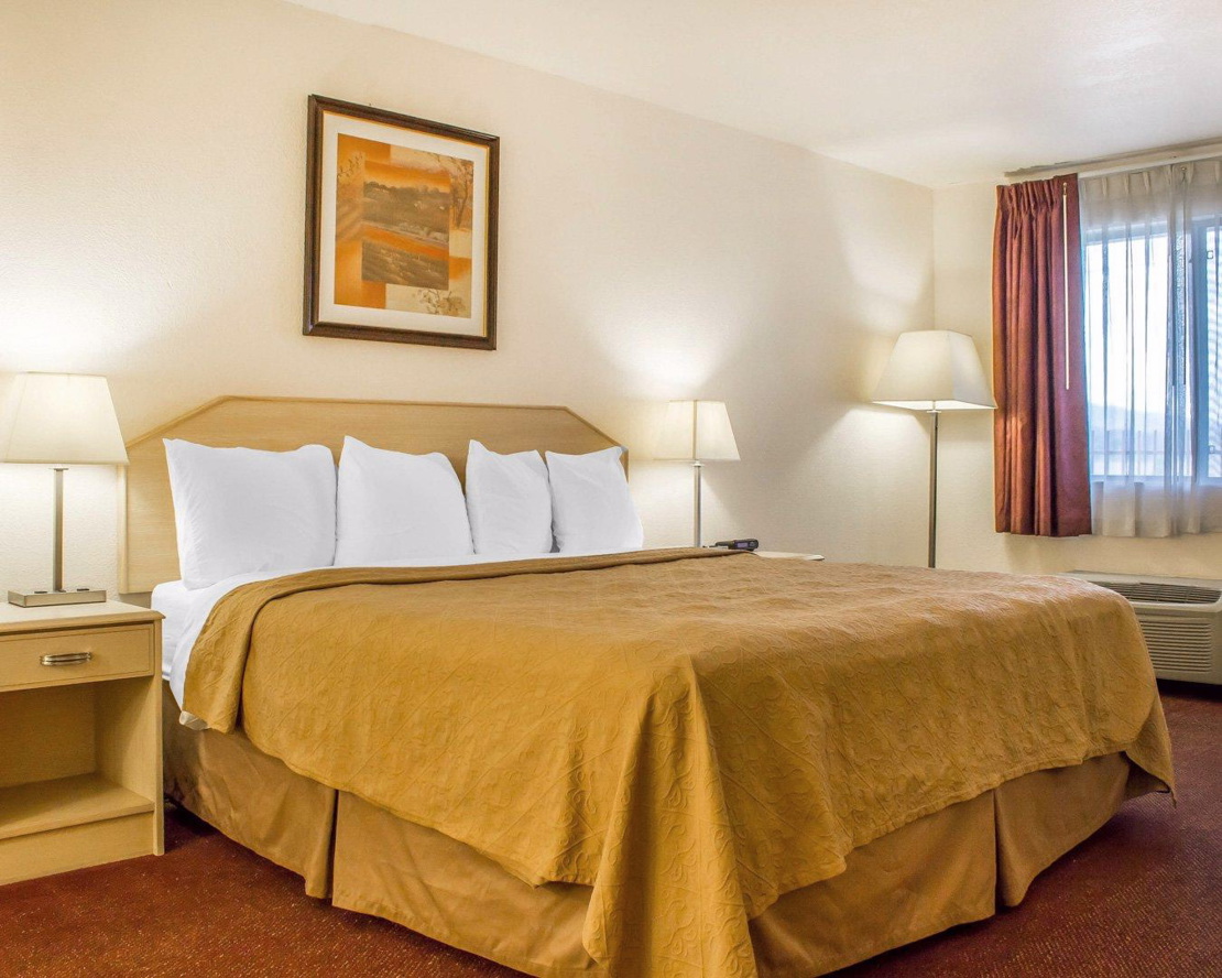 StandardRoomsBedroom1.JPG