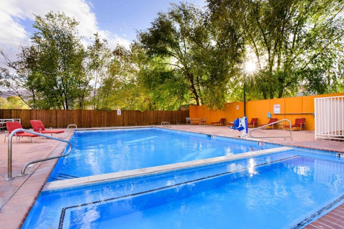 Pool_2_wide_749_500.jpg